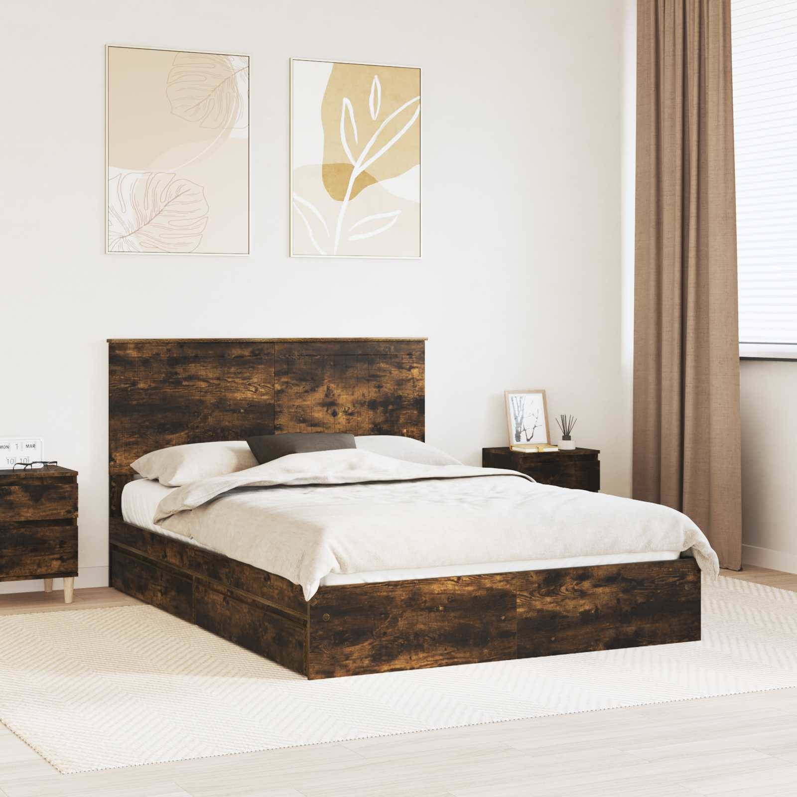 Ein minimalistisches Schlafzimmer mit einem dunklen Holzbett, passenden Nachttischen, beigefarbener Bettwäsche und abstrakter Kunst an der Wand, die eine gemütliche Atmosphäre schafft.