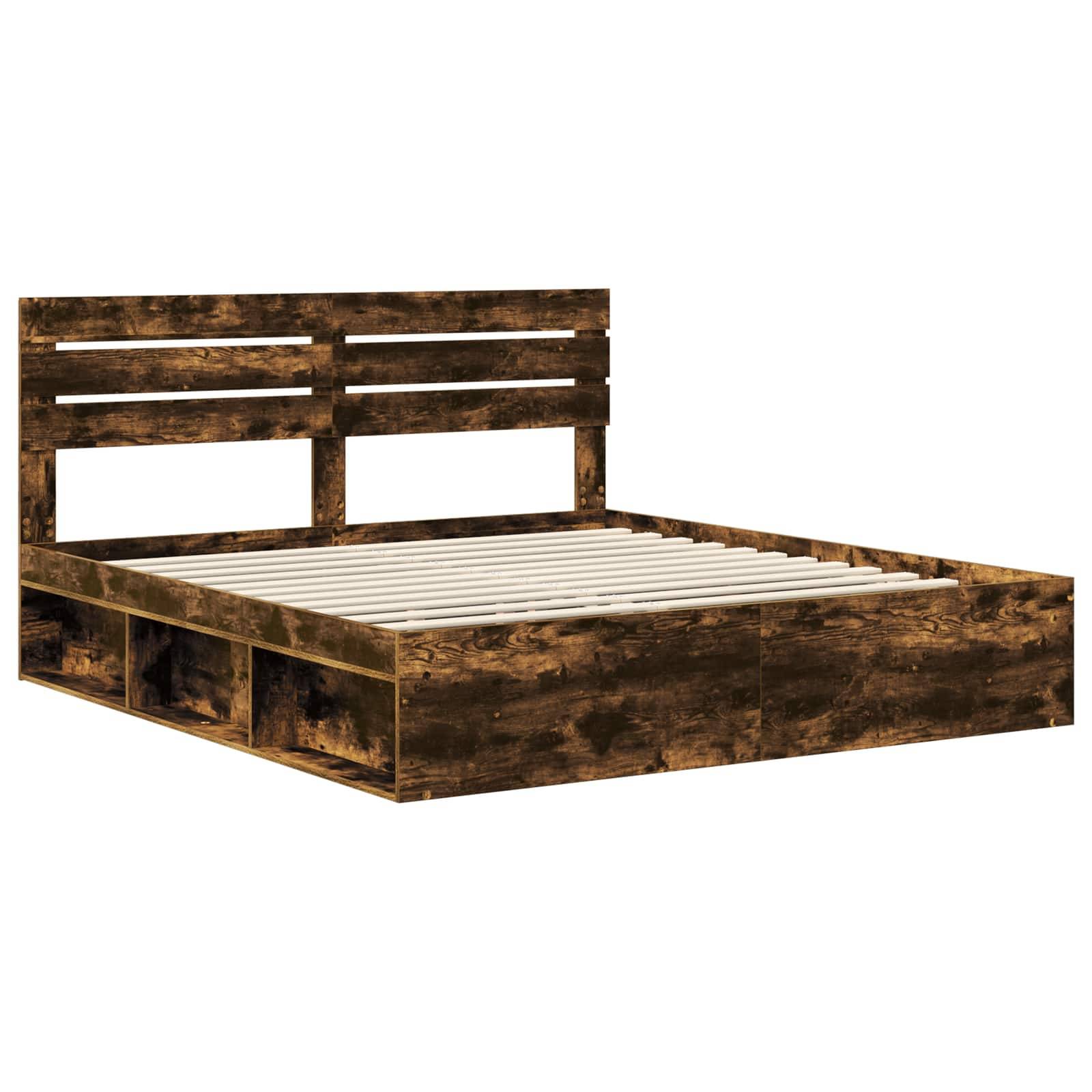 Holzrahmen für ein Plattformbett mit einem Latten-Kopfteil und Stauraummöglichkeiten darunter, in einer rustikalen braunen Ausführung.