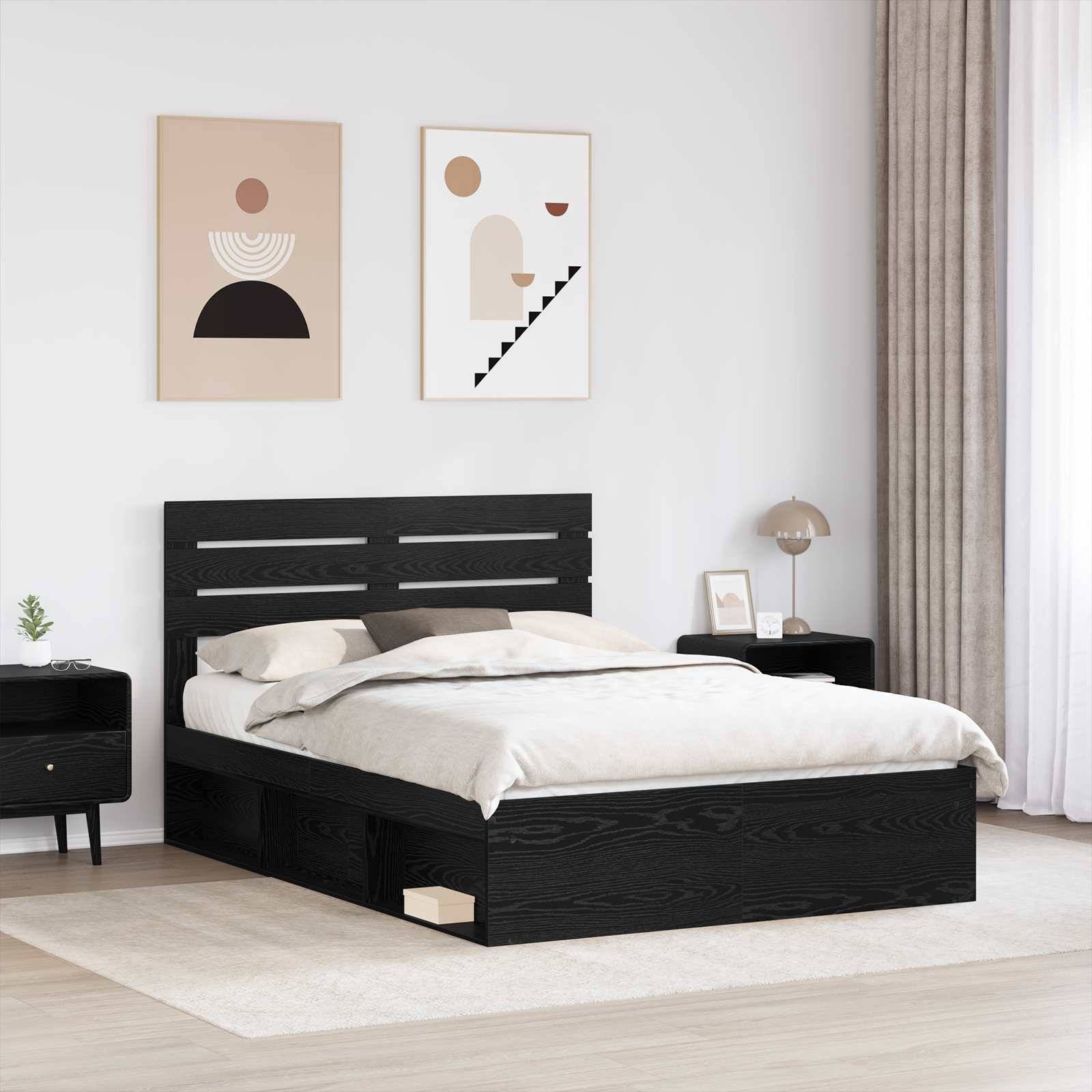 Ein modernes Schlafzimmer mit einem schwarzen Bett, beigefarbener Bettwäsche und abstrakter Kunst an der Wand. Eine kleine Pflanze und eine Lampe stehen auf dem Nachttisch. Neutrale Töne.