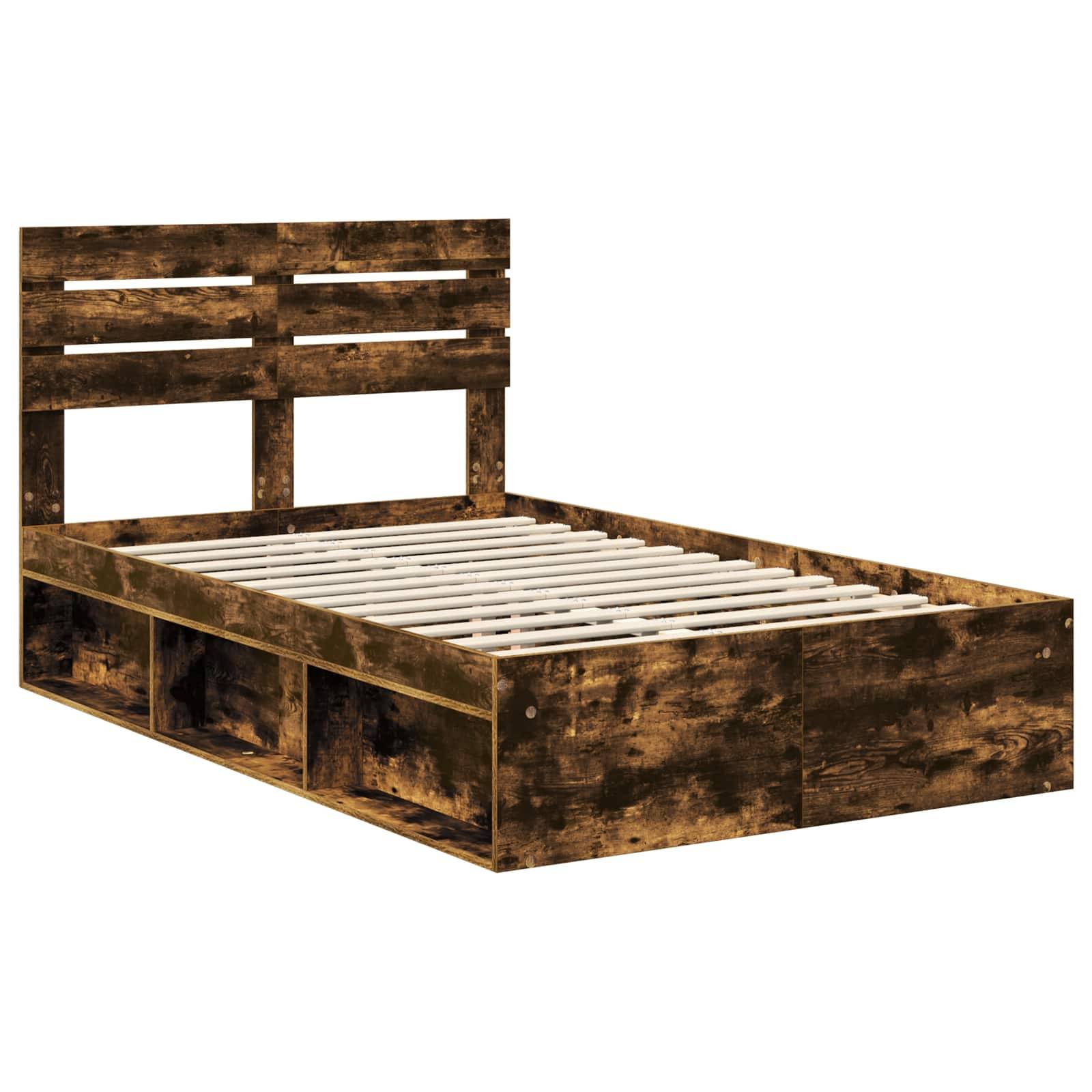 Holzbettgestell mit horizontaler Lamellenrückenlehne, versehen mit einer rustikalen Oberfläche und Stauraummöglichkeiten darunter.