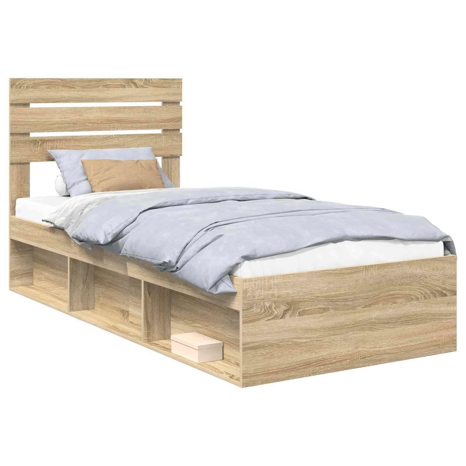 Ein Holz-Einzelbett mit Kopfteil und integrierten Regalen darunter. Das Bett ist mit hellblauer Bettwäsche und beigen Kissen bezogen.