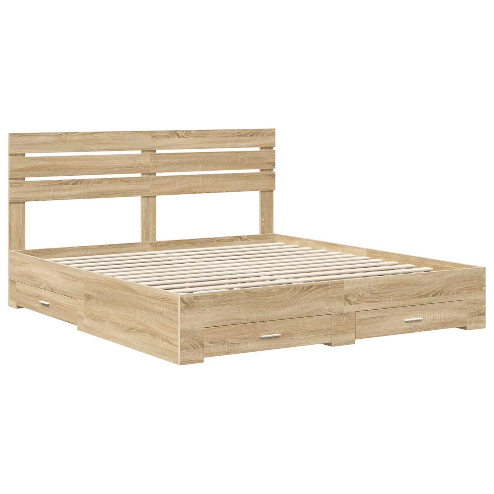 Ein Holzbettgestell mit einem Lattenrost-Kopfteil und drei Aufbewahrungsschubladen darunter.