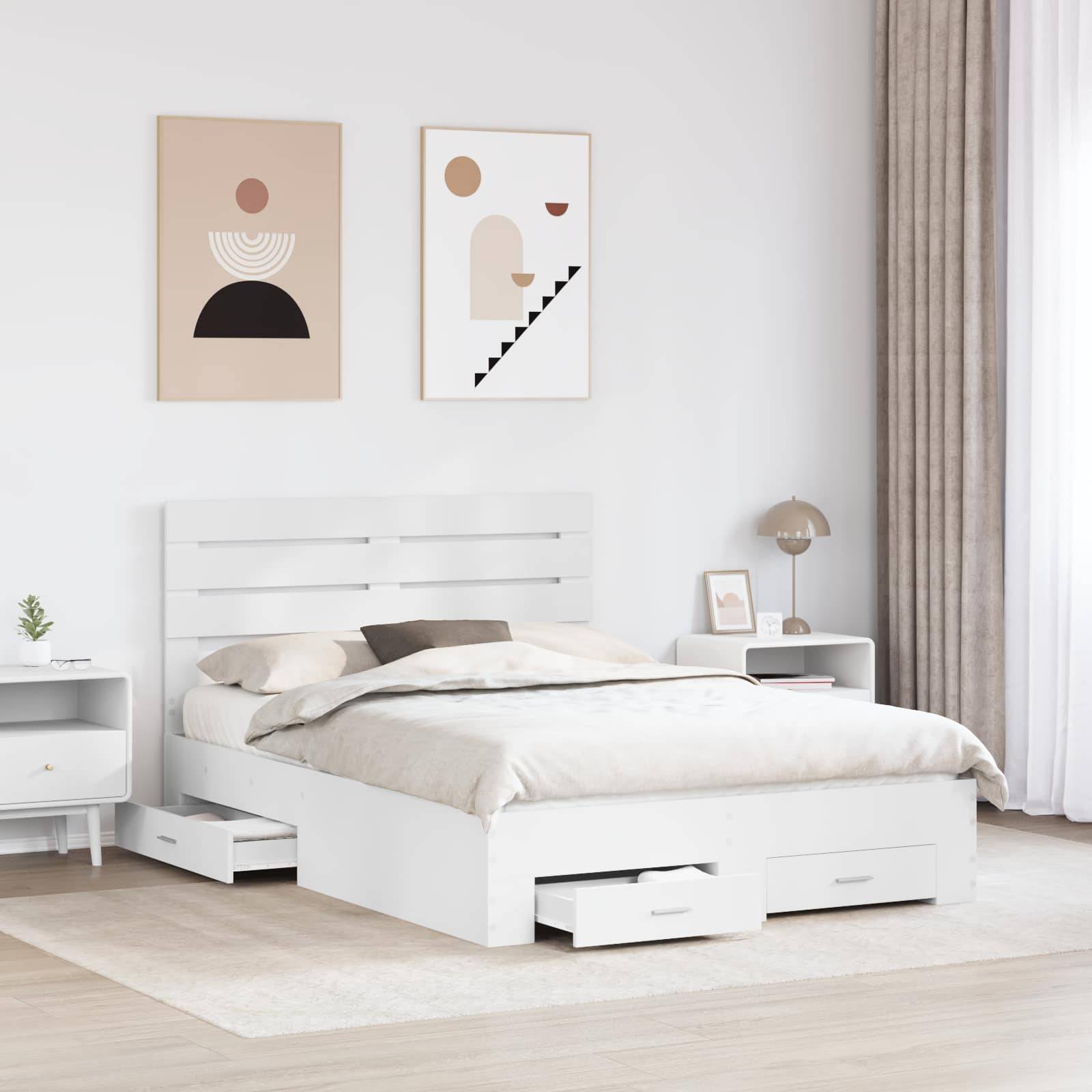 Ein modernes Schlafzimmer mit einem weißen Bett, das eingebaute Aufbewahrungsschubladen hat, zwei abstrakten Wandkunstwerken, einem Nachttisch und einer Lampe.