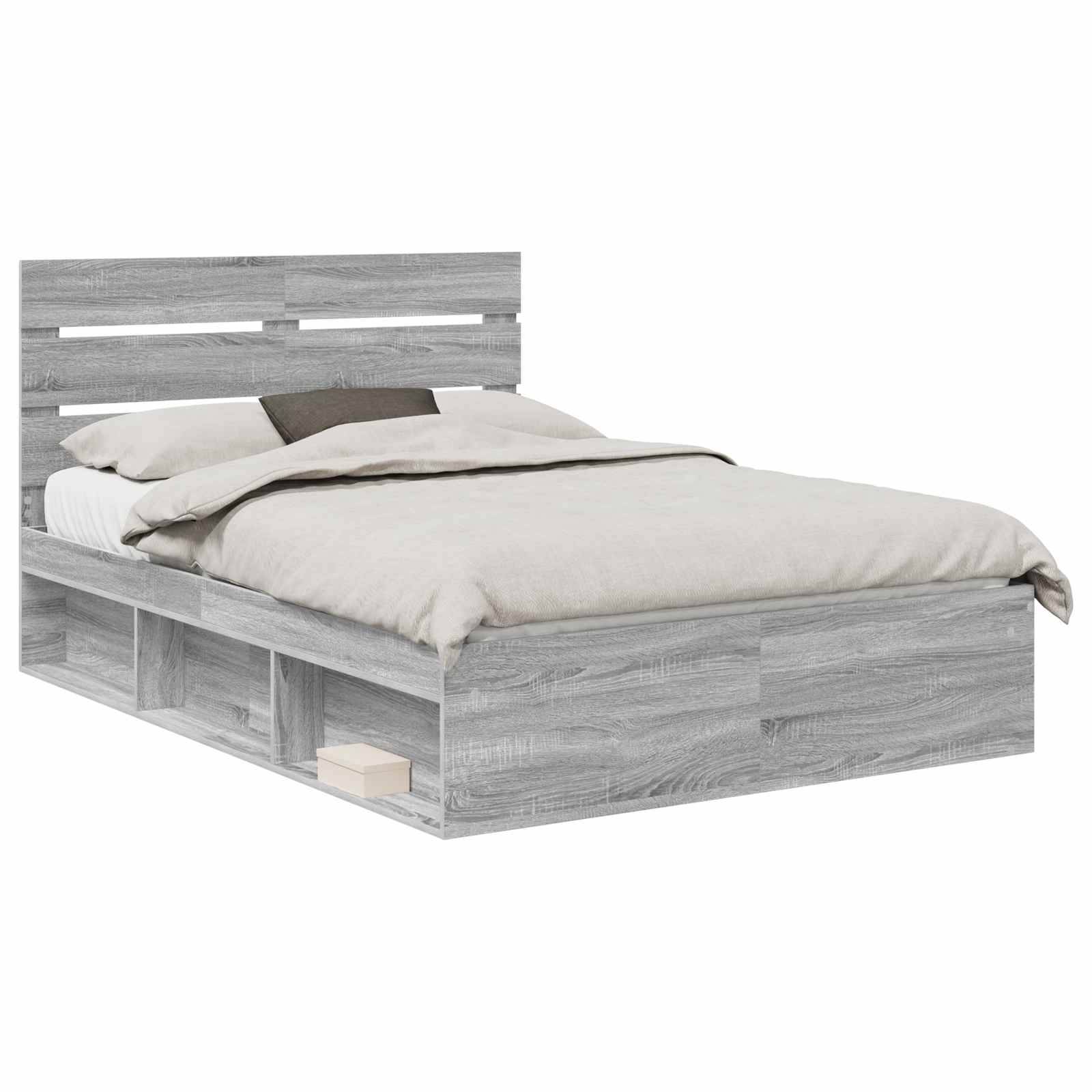 Ein grauer Queensize-Bett mit rustikaler Holzoberfläche, ausgestattet mit einem Kopfteil mit Lamellen und Aufbewahrungsregalen an den Seiten unter dem Bett.