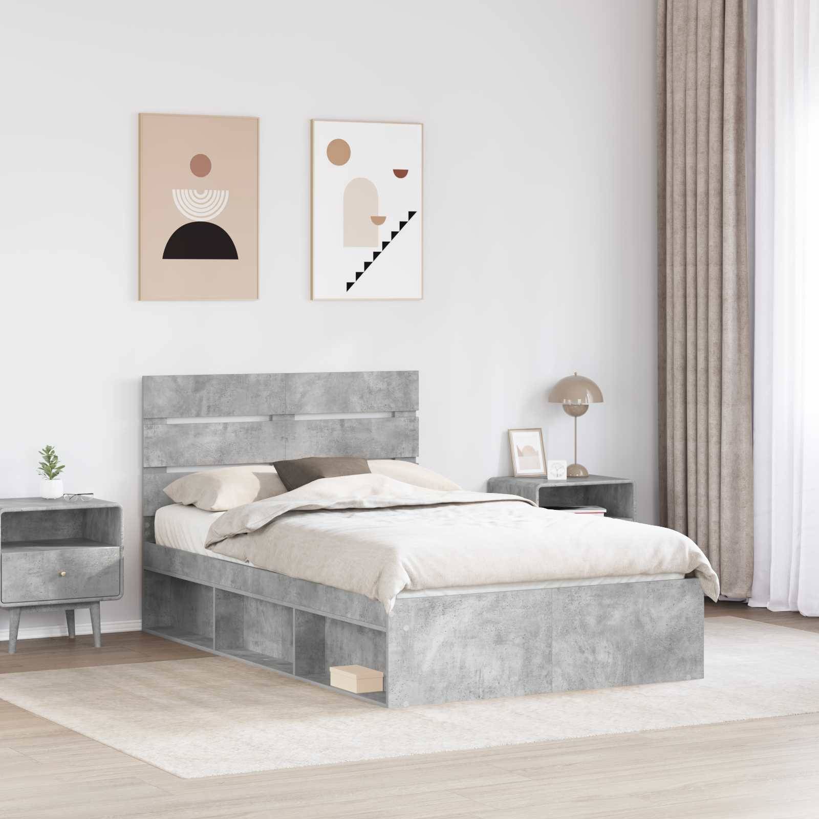 Ein modernes Schlafzimmer mit einem grauen Bett und passenden Nachttischen, abstrakter Kunst an der Wand, einer Lampe und einer kleinen Pflanze auf einem hellgefärbten Teppich.