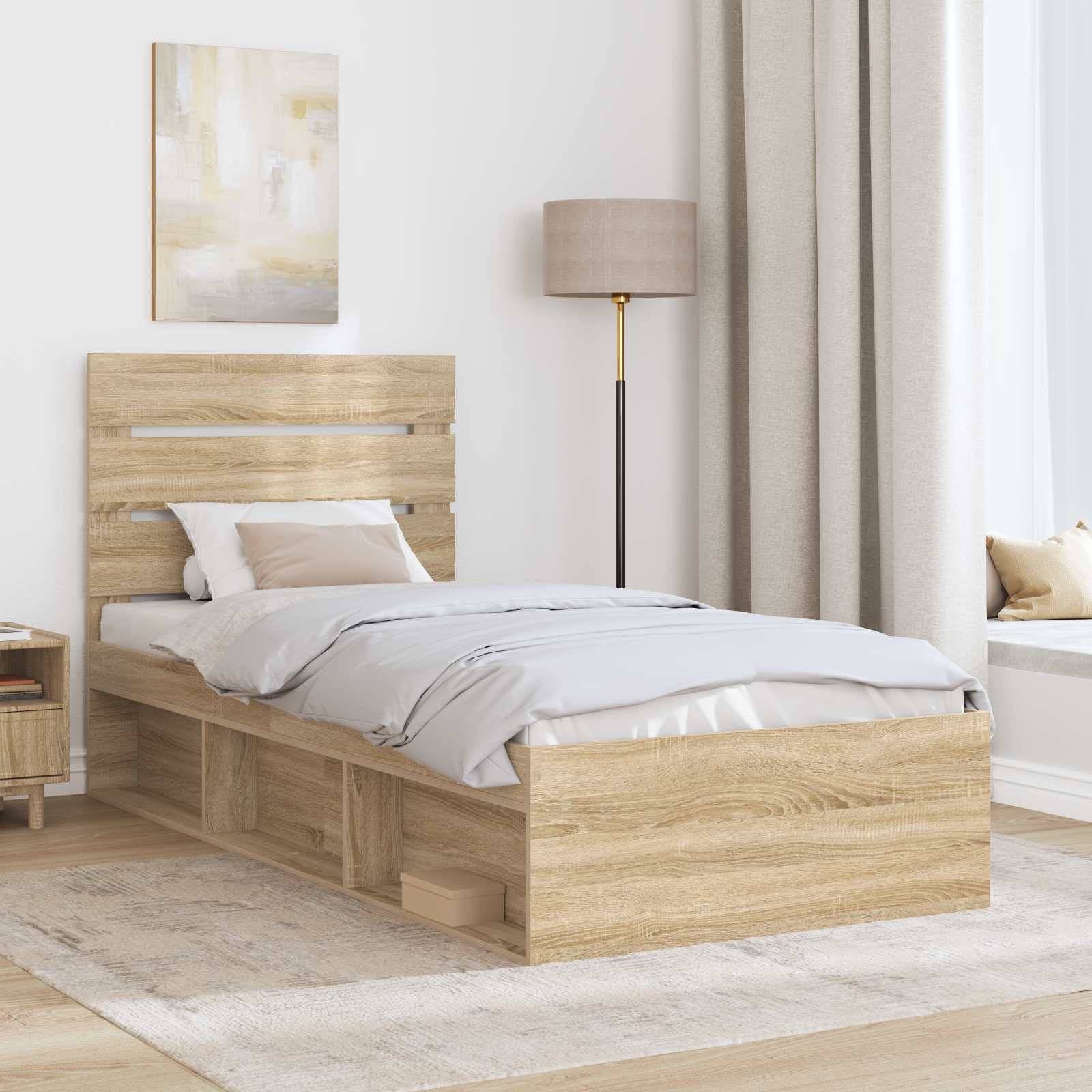 Ein Schlafzimmer mit einem Bettgestell aus hellem Holz, weißer Bettwäsche, einer hohen Stehlampe und einer Fensterbank. Neutrale Töne schaffen eine ruhige, moderne Atmosphäre.
