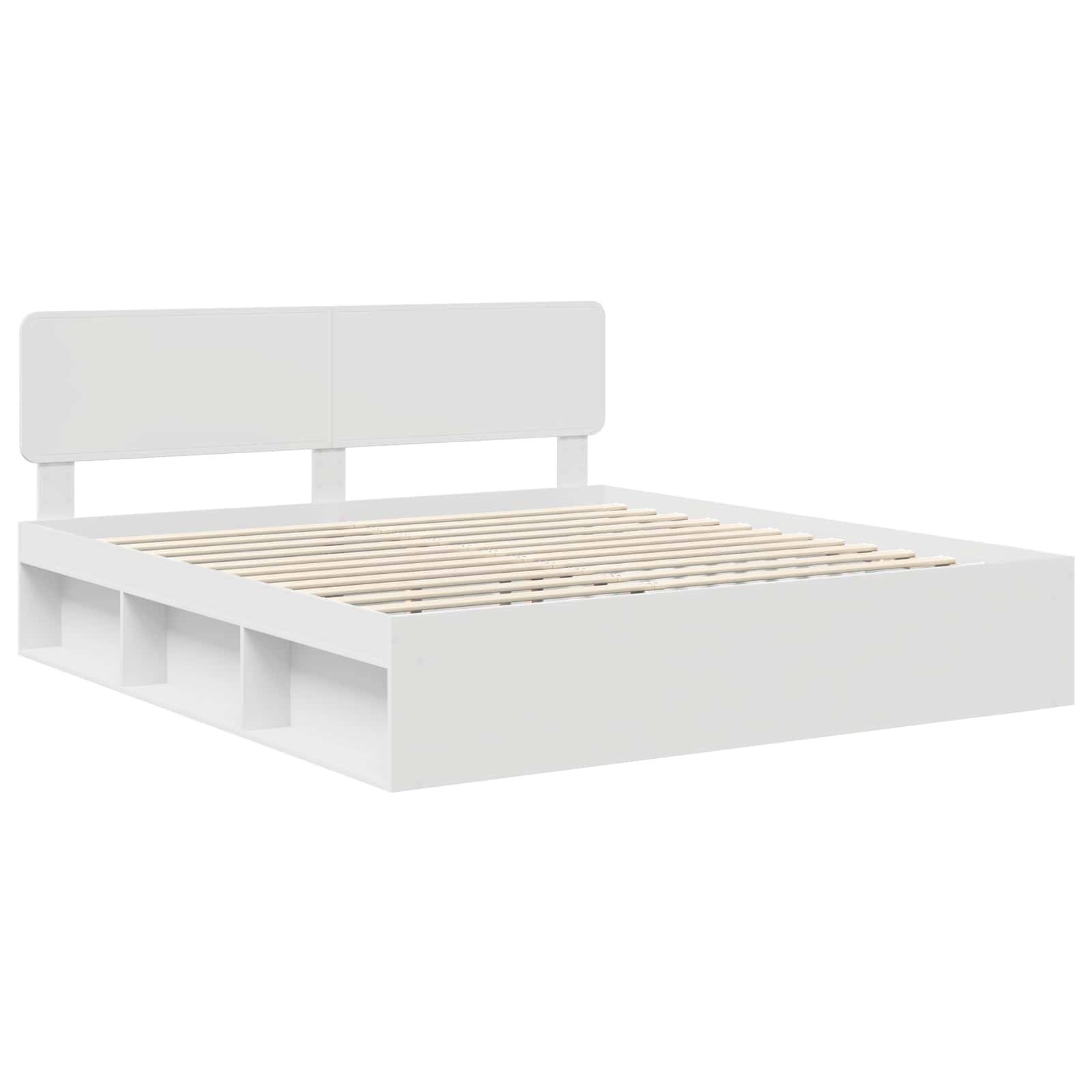 Ein weißer Bettrahmen mit einem schlichten Design, ausgestattet mit einem Kopfteil und offenen Stauraumfächern unter der Lattenbasis.