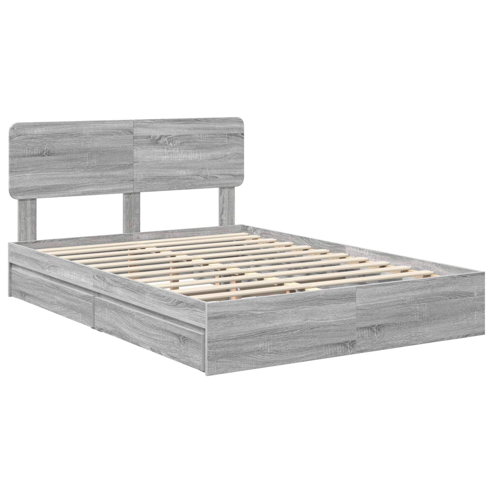 Ein Holzbettgestell mit einem hohen rechteckigen Kopfteil in einer hellen Grauton-Ausführung, ausgestattet mit Holzlatten zur Matratzenunterstützung.