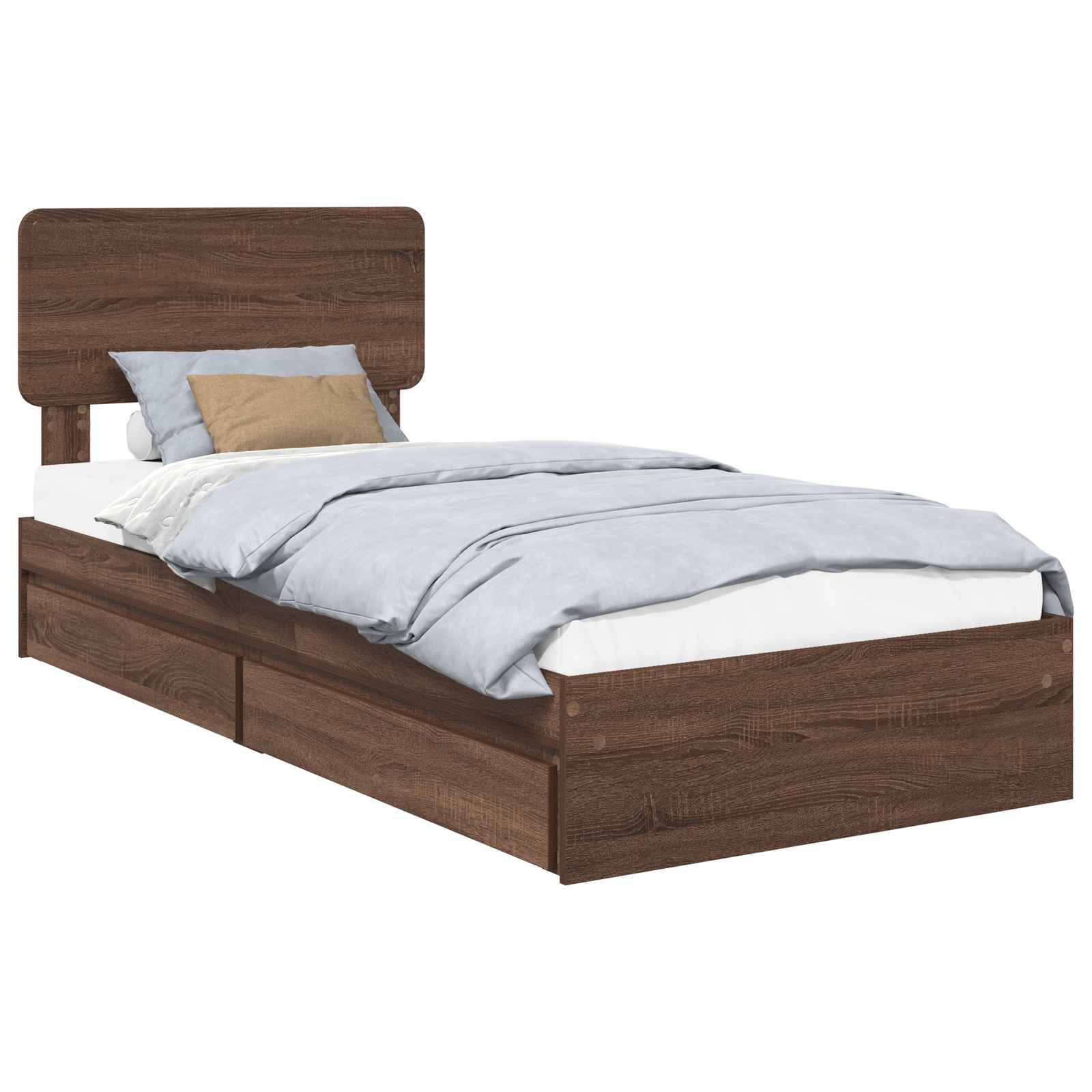 Ein Holzbett mit Kopfteil und Schubladen zur Aufbewahrung darunter, bezogen mit hellblauer Bettwäsche und mehreren Kissen.