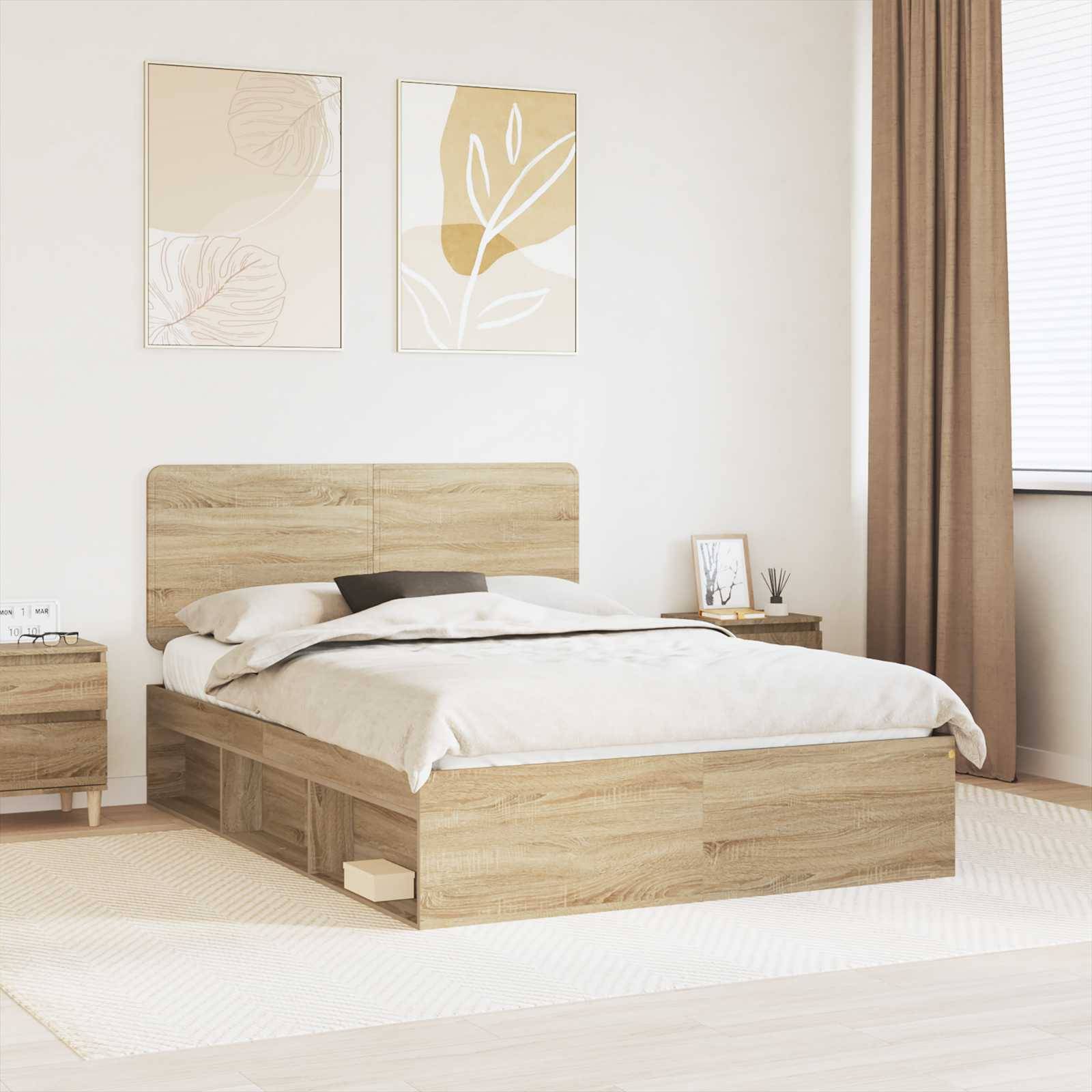Ein minimalistisches Schlafzimmer mit einem Holzbettgestell, weißer Bettwäsche und zwei abstrakten Kunstwerken an der Wand. Natürliches Licht fällt durch ein Fenster herein.