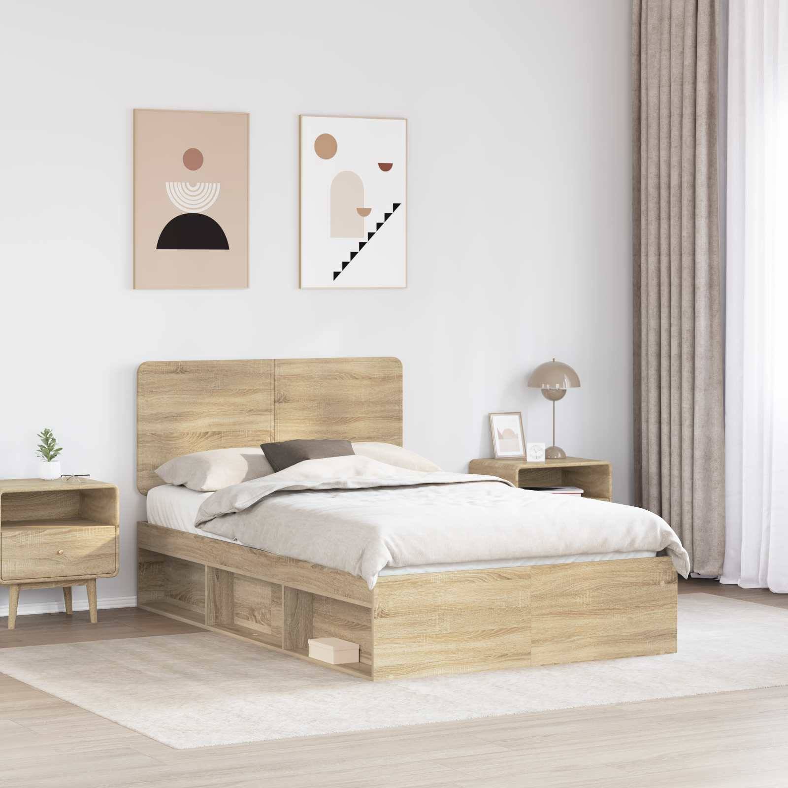 Ein modernes Schlafzimmer mit einem Holzbett, weißer Bettwäsche und einem Nachttisch mit einer Lampe. Zwei abstrakte Kunstwerke hängen an der Wand.