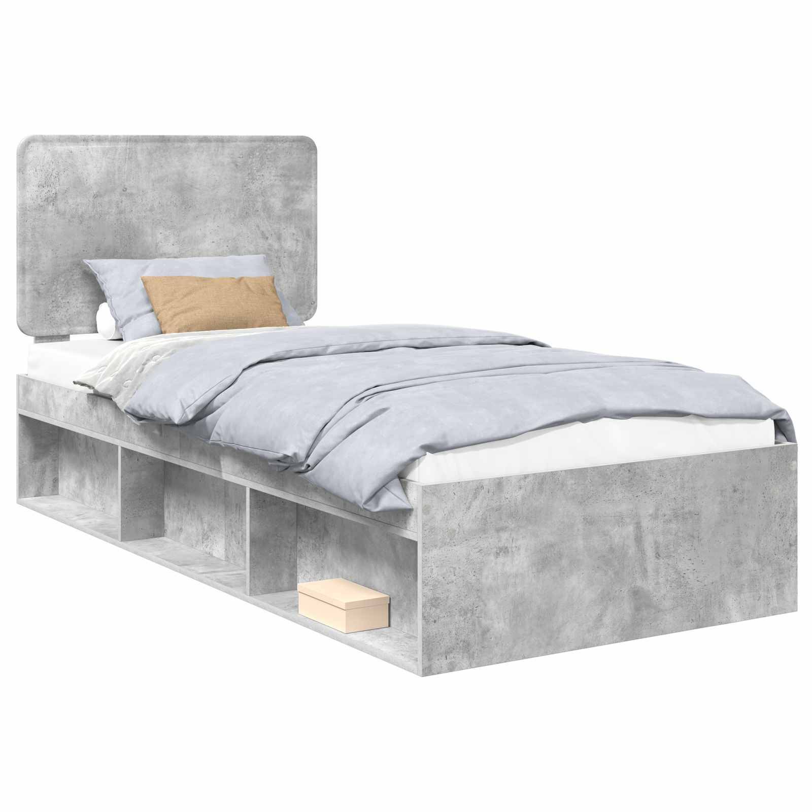 Ein Einzelbett mit einem grauen, betonartigen Rahmen und Kopfteil, ausgestattet mit blauer Bettwäsche und einem beigen Kissen. Aufbewahrungsregale befinden sich am Fuß des Bettes.