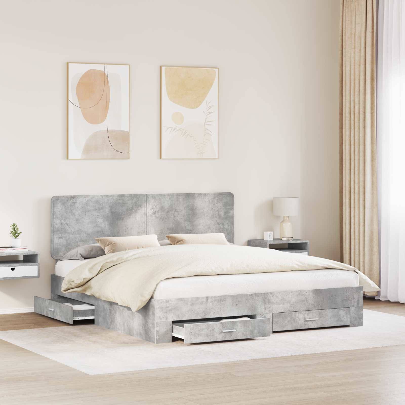 Ein modernes Schlafzimmer mit einem grau gepolsterten Bett, beigefarbener Bettwäsche und zwei Schubladen darunter. Minimalistische Kunstwerke hängen über dem Kopfteil.