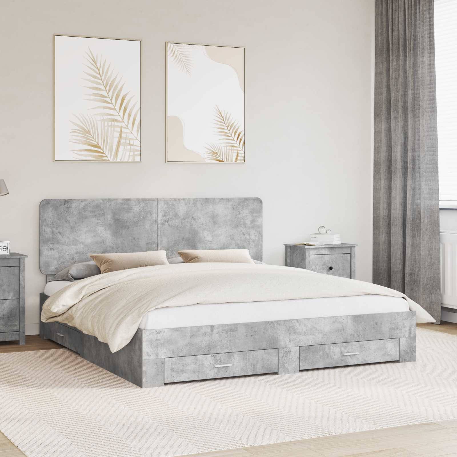 Ein modernes Schlafzimmer mit einem grau gepolsterten Bett, beigefarbener Bettwäsche und passenden Nachttischen. Zwei abstrakte Pflanzendrucke hängen über dem Bett.