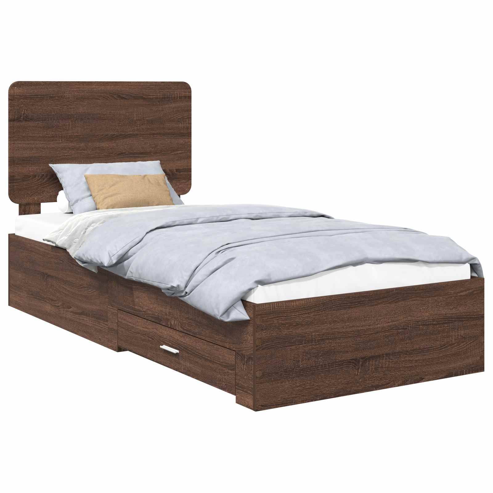 Ein Holzbett mit Kopfteil, hellblauen Bettwäsche und einem orange-braunen Kissen. Der Bettrahmen verfügt über zwei Schubladen zur Aufbewahrung.