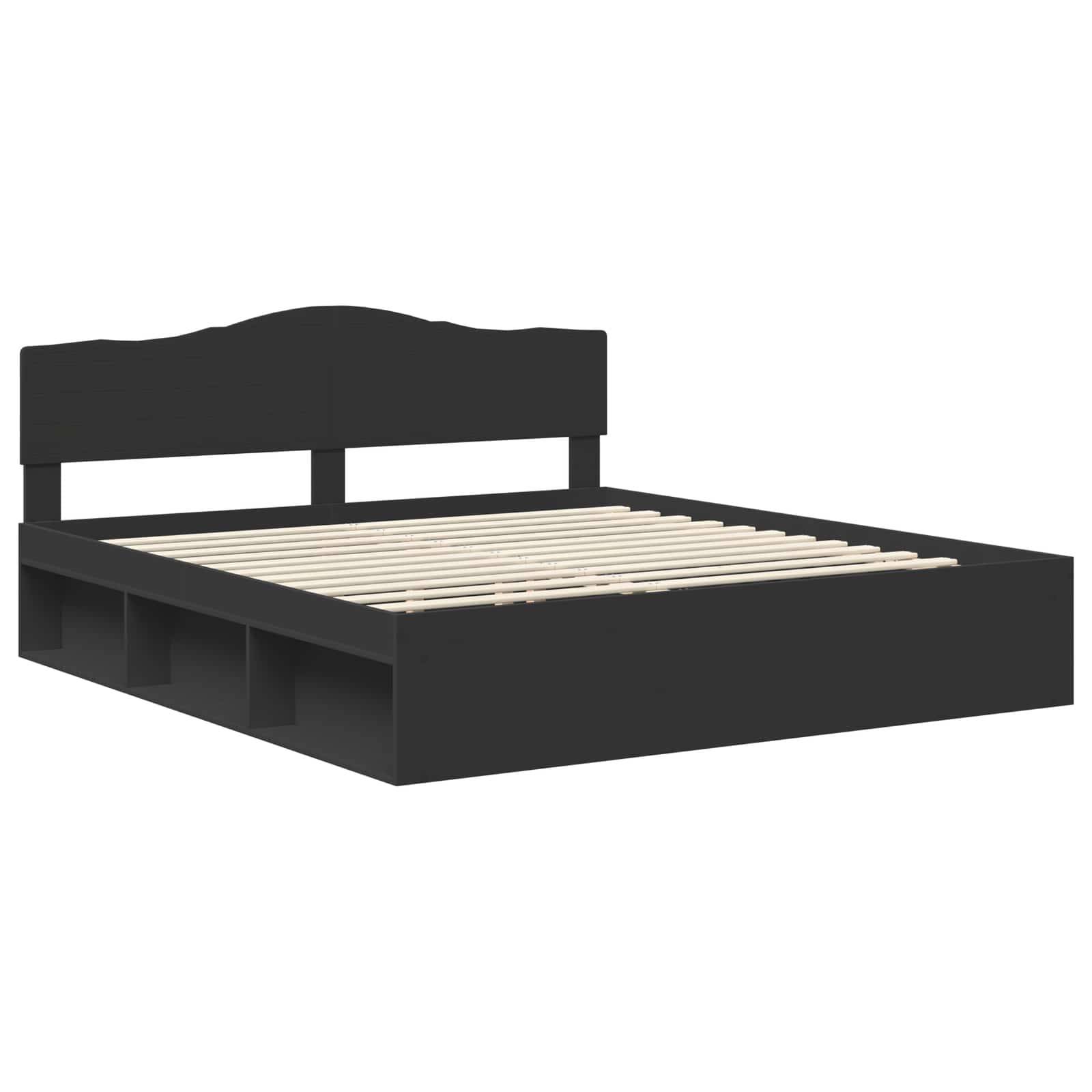 Ein schwarzes Holz-Plattformbett mit Kopfteil und drei offenen Stauraumfächern darunter, auf weißem Hintergrund präsentiert.