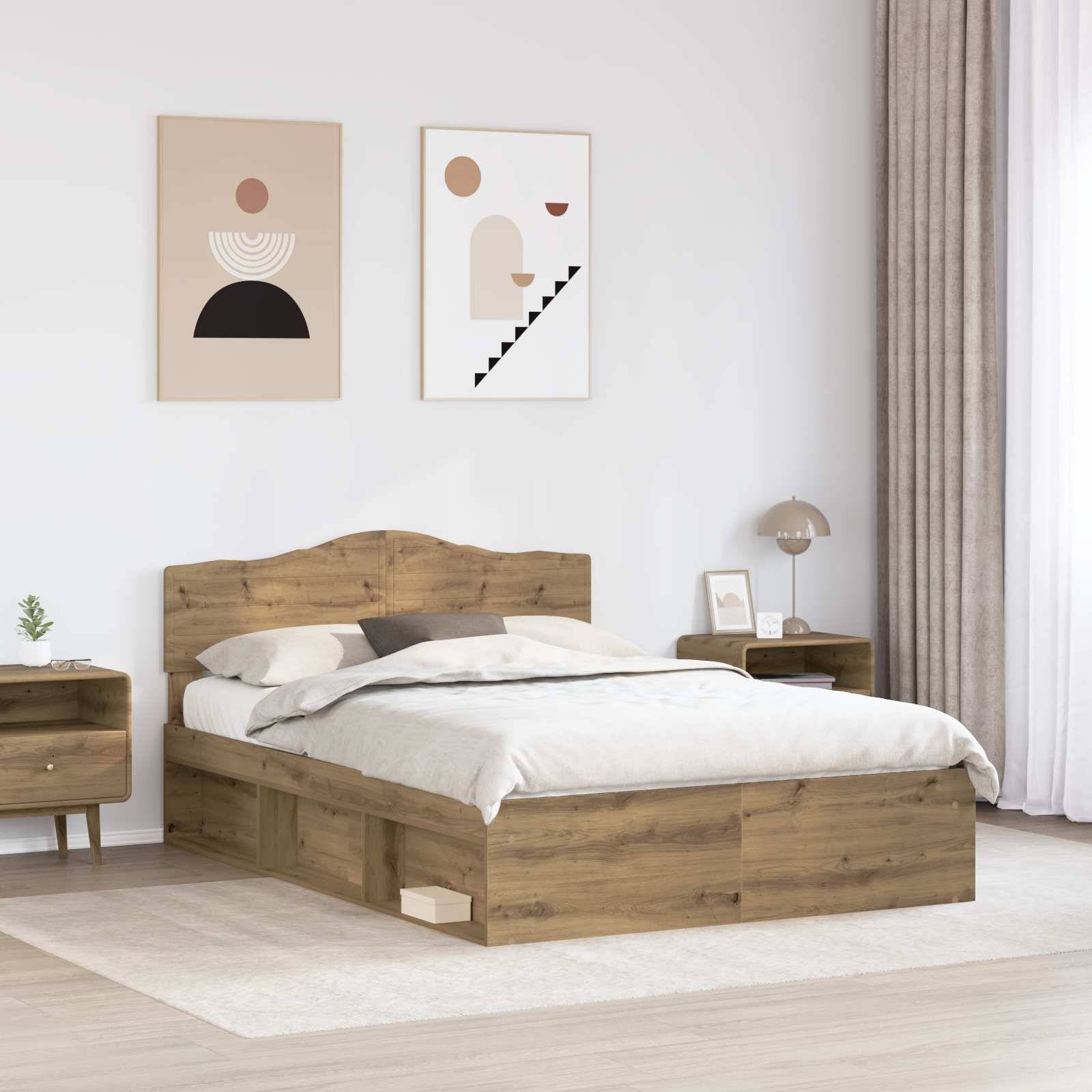 Ein modernes Schlafzimmer mit einem Holzbett, zwei abstrakten Kunstwerken an der Wand, einem Nachttisch mit einer Lampe und einer Zimmerpflanze.
