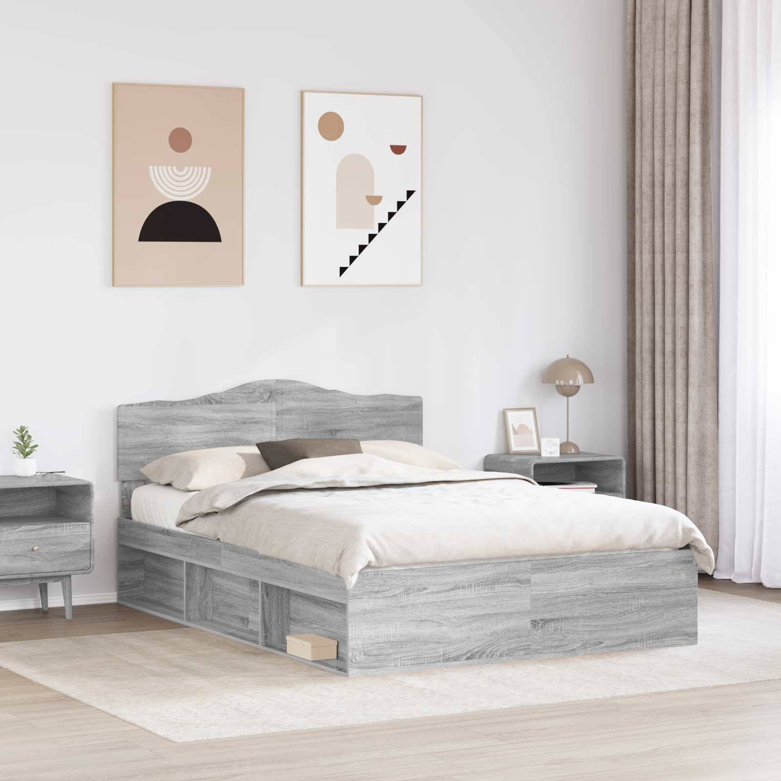 Ein modernes Schlafzimmer mit einem grauen Holzbett, zwei Nachttischen und minimalistischer Kunst an der Wand. Natürliches Licht fällt durch einen transparenten Vorhang.