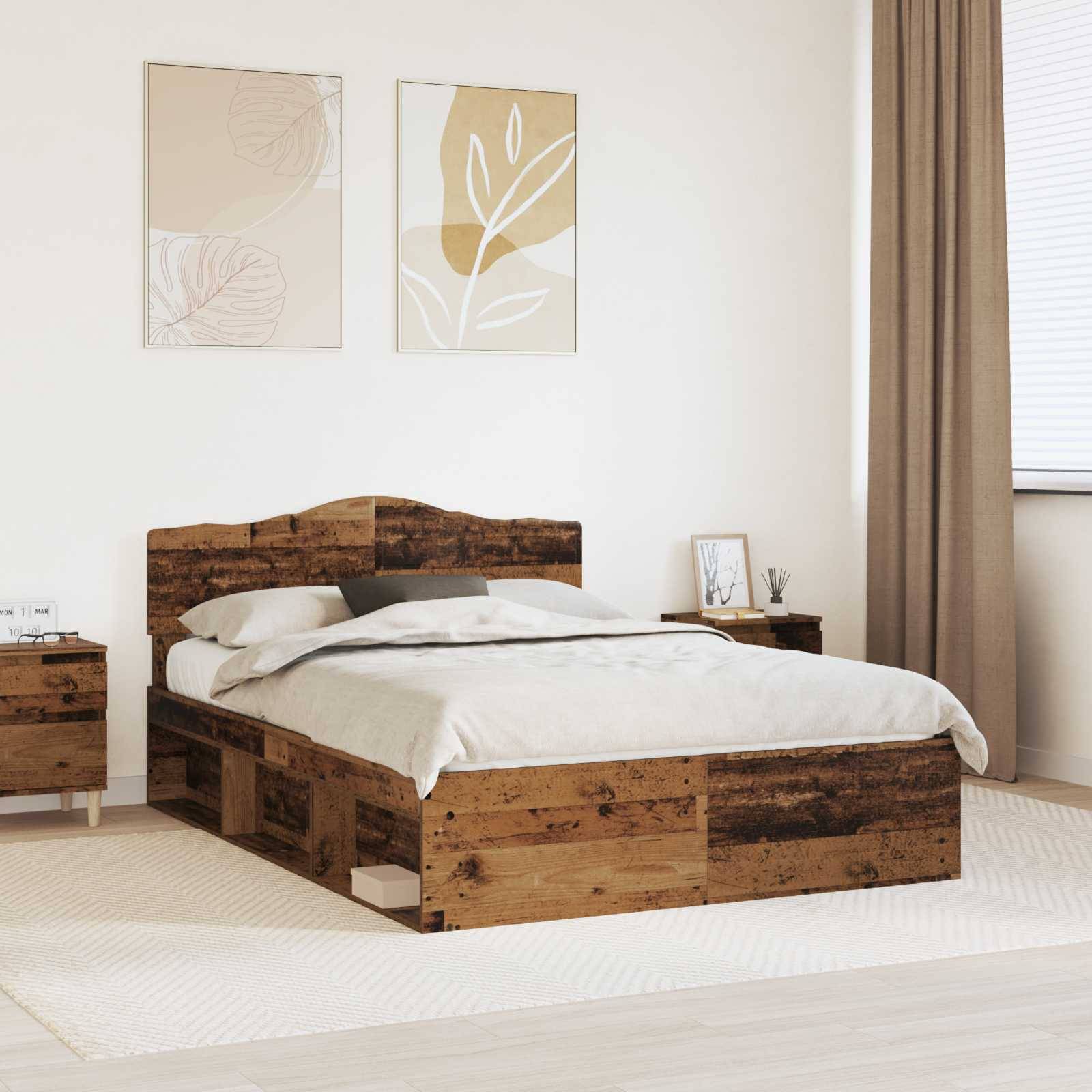 Ein gemütliches Schlafzimmer mit einem Holzbett, weißer Bettwäsche und Kissen. Zwei abstrakte Kunstwerke hängen über dem Bett. Ein Nachttisch und ein Vorhang vervollständigen den Raum.