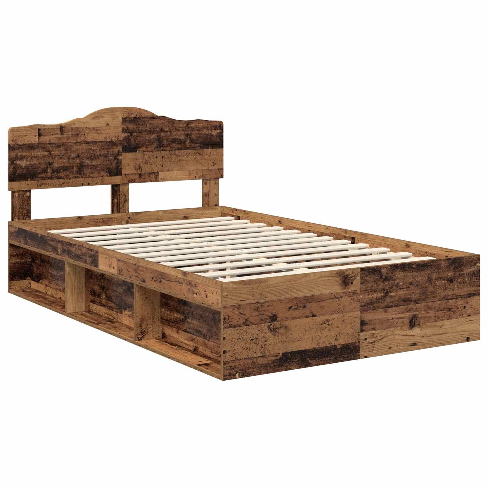 Ein Holzbettgestell mit rustikaler Oberfläche, das sich durch einen hohen rechteckigen Kopfteil und eine Lattenrostbasis auszeichnet. Das Bett ist aus recyceltem Holz gefertigt.