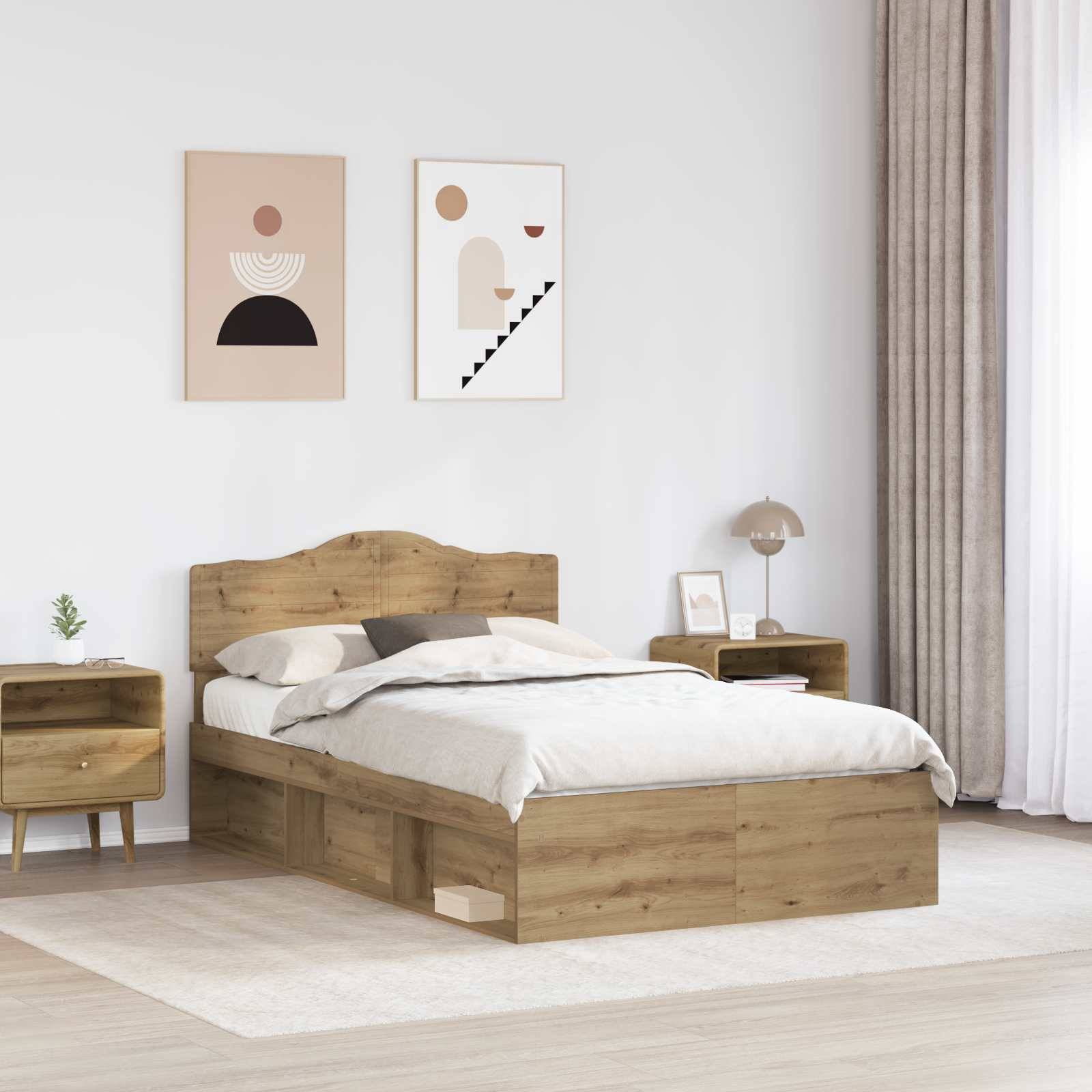 Ein modernes Schlafzimmer mit einem Holzbett, passendem Nachttisch und dekorativer Wandkunst. Sanftes Licht und Vorhänge schaffen eine gemütliche Atmosphäre.