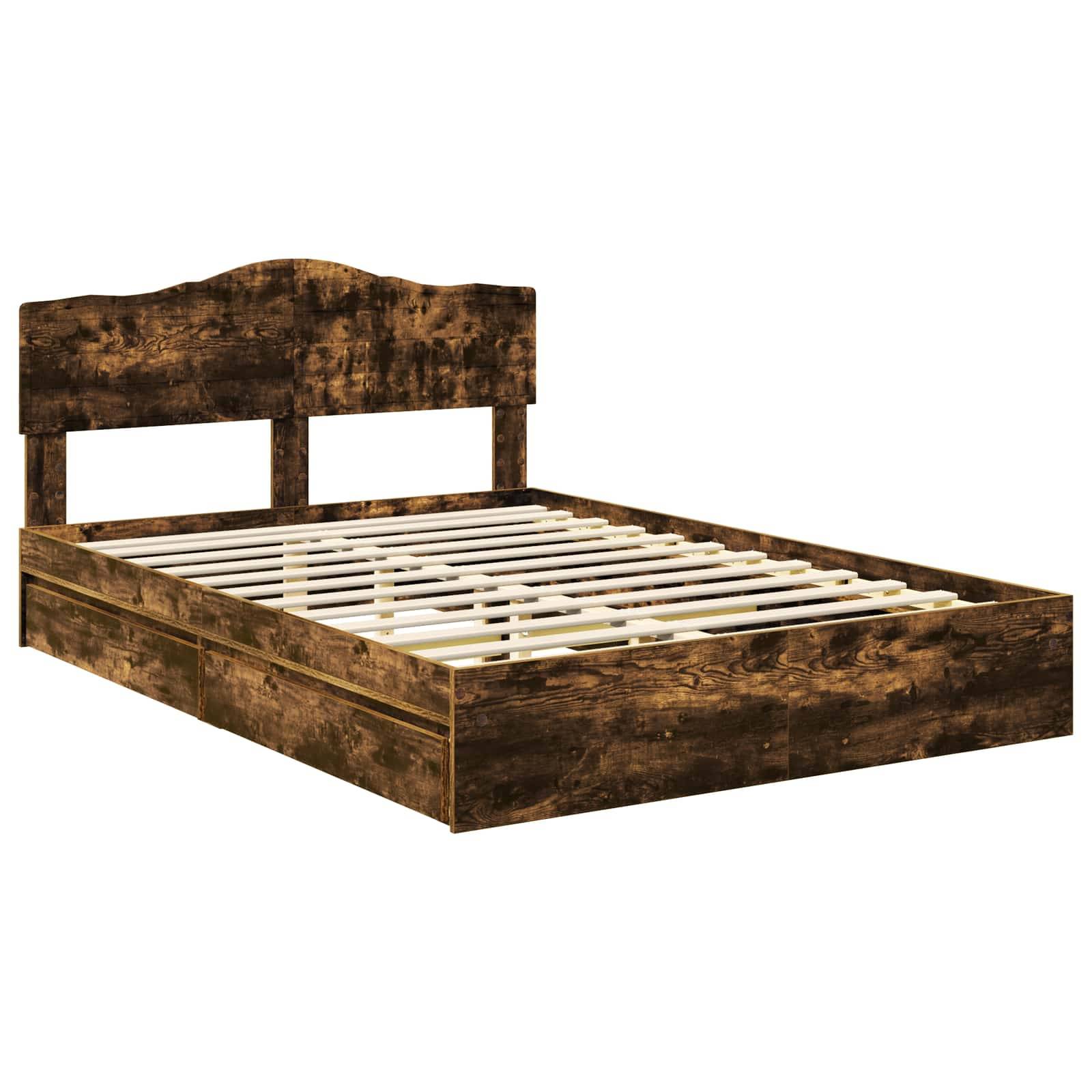 Ein Holzbettgestell mit rustikaler Oberfläche, ausgestattet mit einem geschwungenen Kopfteil und einer Lattenrost-Basis, geeignet für eine Queensize-Matratze.