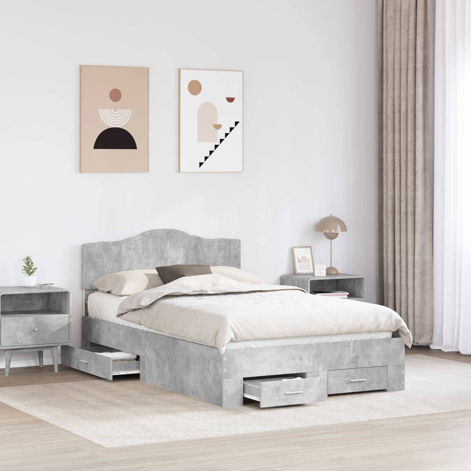Ein modernes Schlafzimmer mit einem grau gepolsterten Bett mit Schubladen zur Aufbewahrung, zwei passenden Nachttischen, abstrakter Kunst und sanfter Beleuchtung.