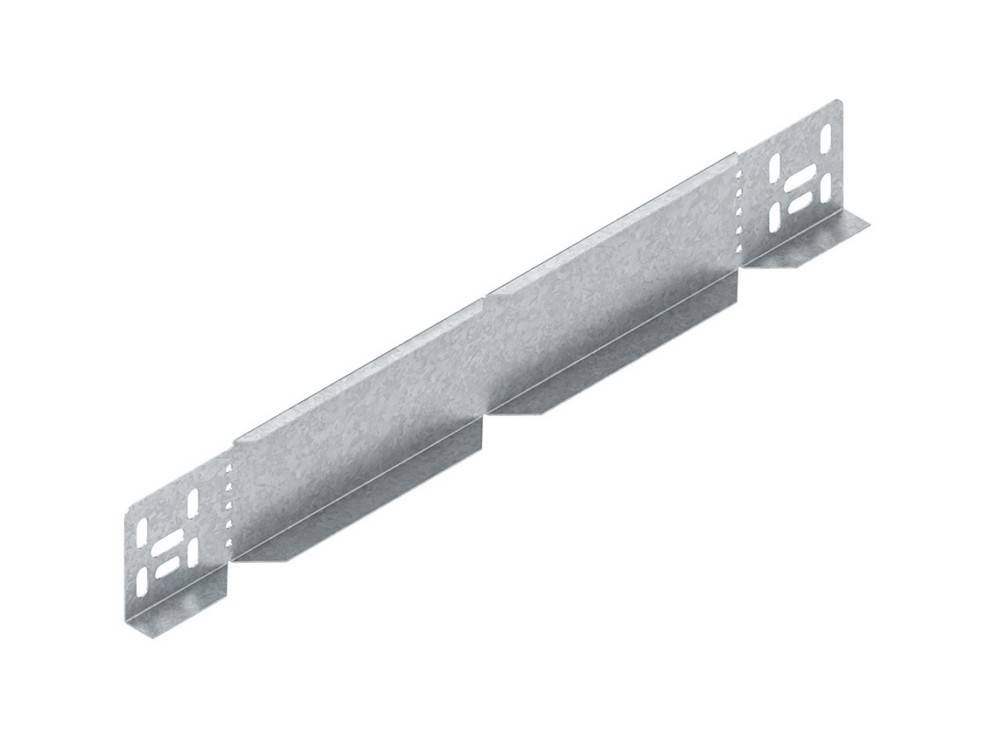 Eine Metallstützhalterung mit gelochten Enden, die zur Verstärkung von Strukturen verwendet wird, Schrägansicht.