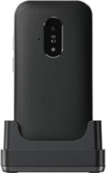 Ein schwarzes Smartphone wird von hinten gezeigt, vertikal in einer Dockingstation positioniert, wobei die Kamera und der Ladeanschluss hervorgehoben werden.