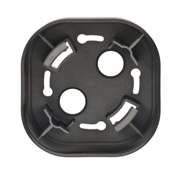 Ein schwarzer Plastikdeckel mit Öffnungen und geformten Strukturen, der dazu ausgelegt ist, sich auf einen Behälter zu befestigen.