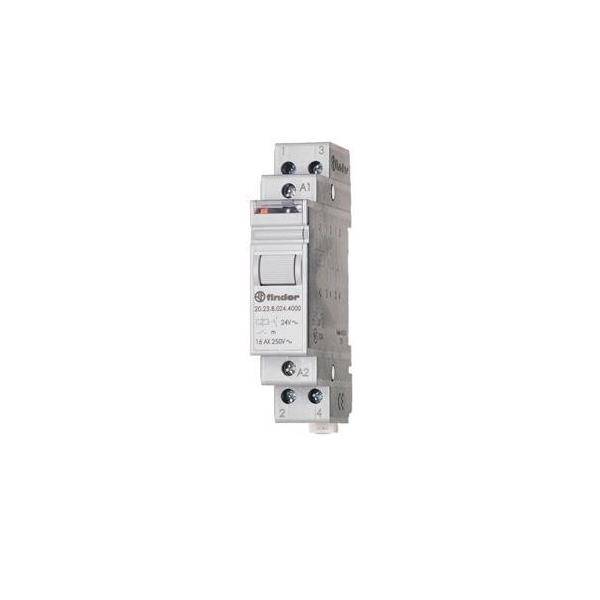 Kompaktes Finder-Elektrorelaismodul mit Klemmenschrauben, isoliert auf weißem Hintergrund dargestellt.