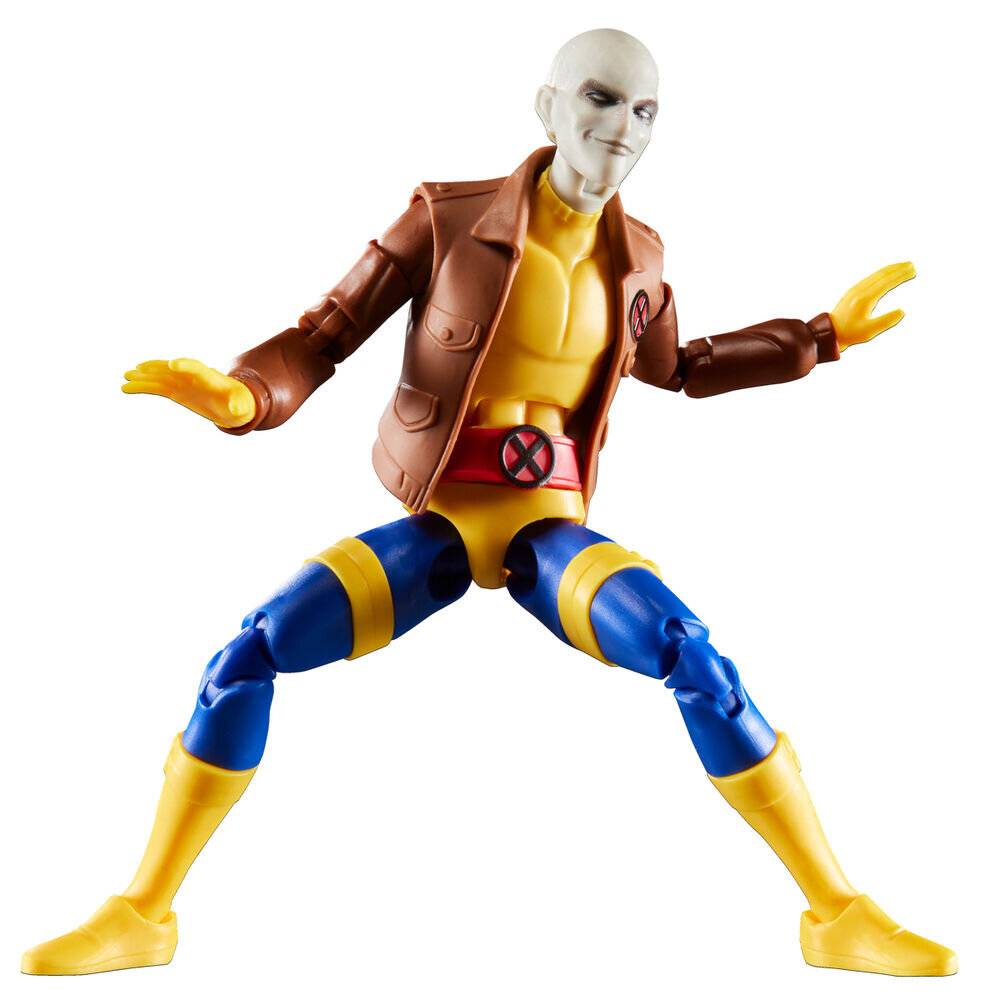 Actionfigur in dynamischer Pose, trägt ein gelb-blaues Kostüm mit brauner Jacke und zeigt eine selbstbewusste Haltung.