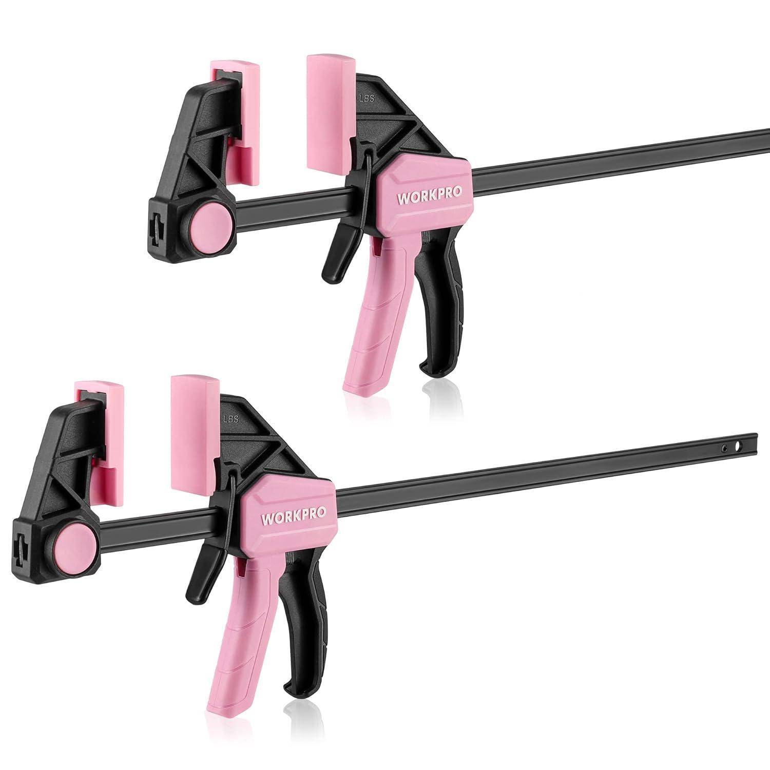 Rosa Auslöseklemmen der Marke 'WORKPRO', ausgestattet mit ergonomischen Griffen und verstellbaren Backen zum Befestigen von Materialien, aus verschiedenen Blickwinkeln dargestellt.
