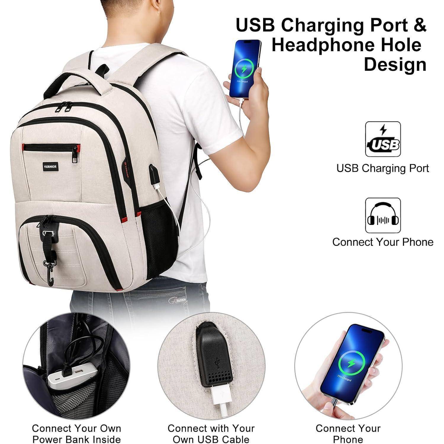 Mann mit einem Rucksack, der einen USB-Ladeanschluss und eine Kopfhörerbuchse hat. Einschübe zeigen das Handy, das über ein Kabel mit dem USB-Anschluss verbunden ist.