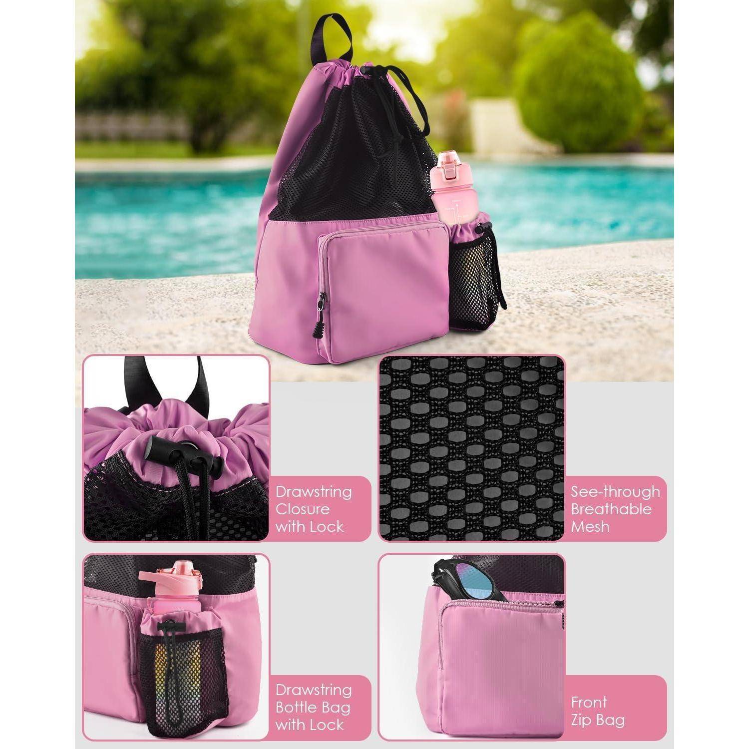 Ein rosa Rucksack, der in der Nähe eines Pools präsentiert wird, zeigt folgende Merkmale: Kordelzugverschluss mit Schloss, transparentes Netzgewebe, Flaschentasche und Reißverschlusstasche vorne.
