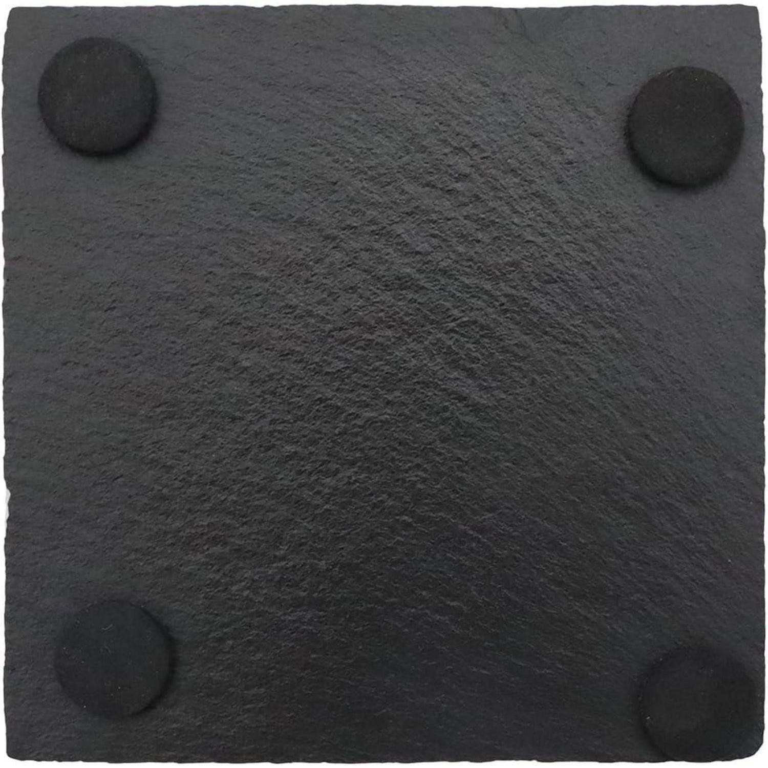 Ein quadratischer schwarzer Untersetzer mit vier kleinen kreisförmigen Pads an jeder Ecke, der eine rutschfeste Oberfläche bietet.
