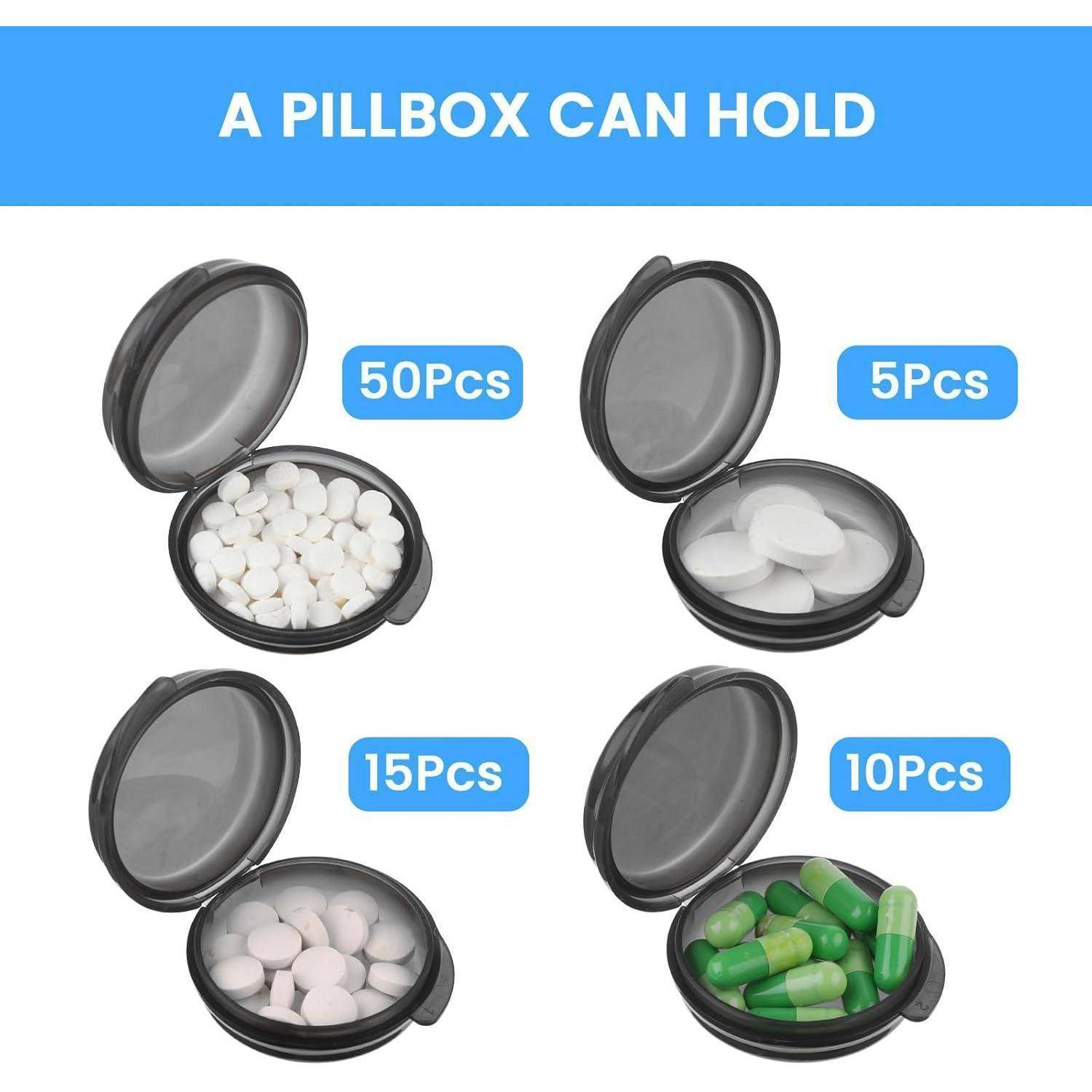 Bild zeigt vier Pillendosen mit verschiedenen Tabletten: 50 weiße Tabletten, 5 weiße Tabletten, 15 weiße Tabletten und 10 grüne Kapseln.