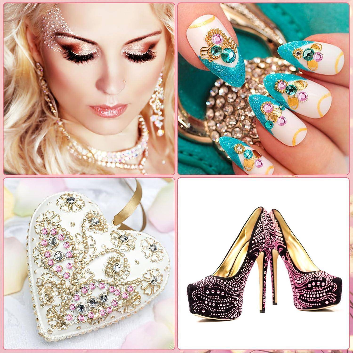 Eine Frau mit aufwendigem Make-up und Schmuck, eine Nahaufnahme von detaillierter Nagelkunst, ein dekoratives Herz-Ornament und High-Heels mit Verzierungen.