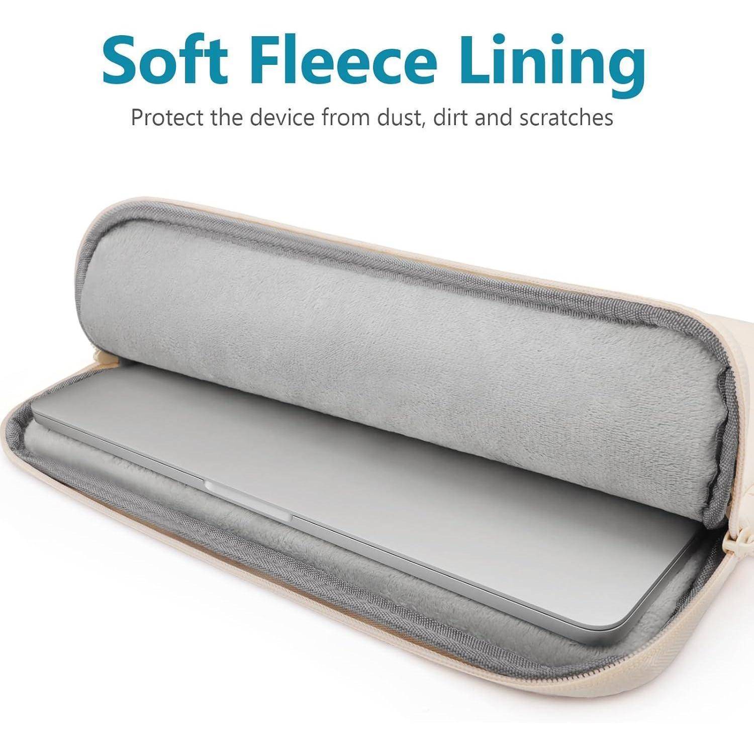 Laptoptasche mit offenem Oberteil, das ein weiches Fleecefutter zeigt und das Gerät im Inneren schützt. Text oben liest sich „Weiches Fleecefutter