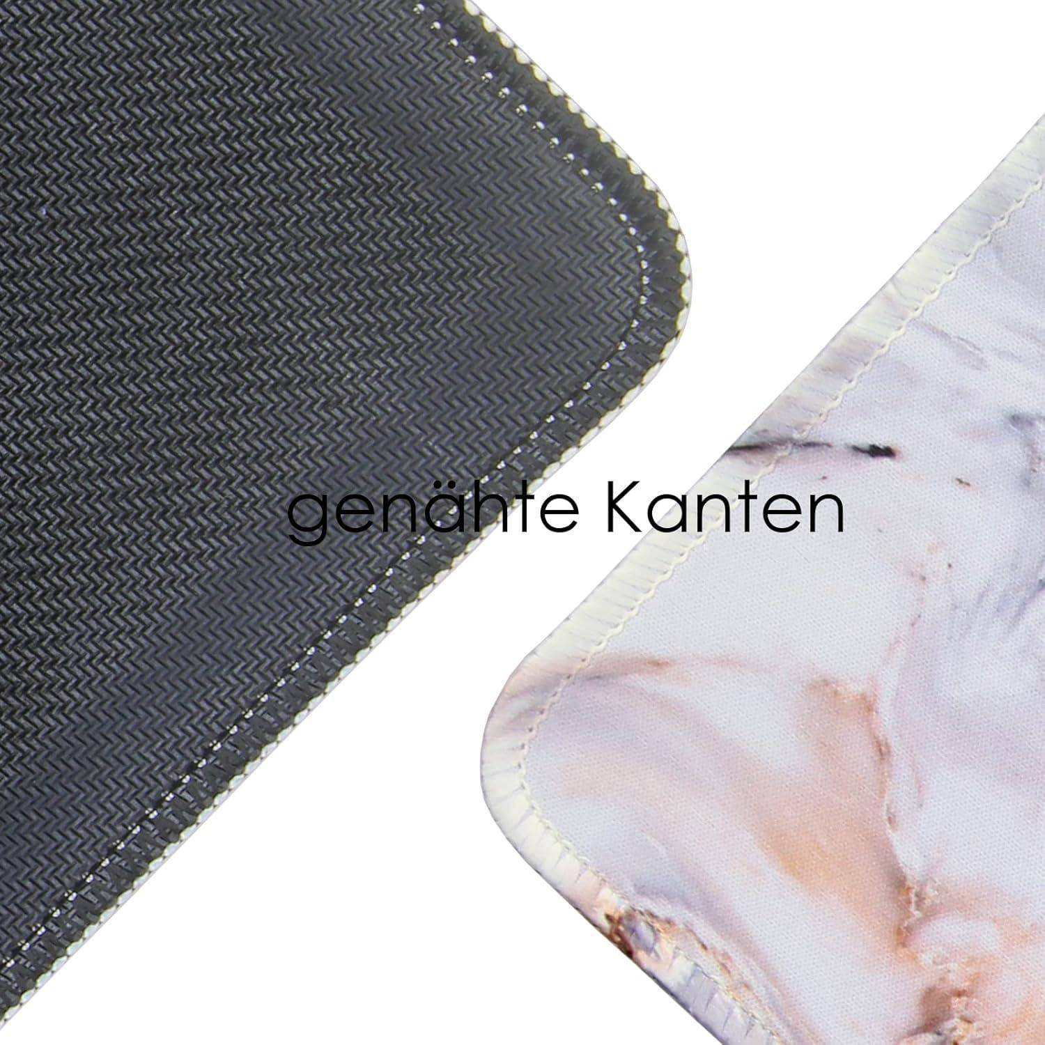 Nahaufnahme von zwei strukturierten Oberflächen mit genähten Kanten. Ein Stoff ist ein dunkler gewebter Stoff, der andere ein helles marmoriertes Muster mit dem Text „genähte Kanten