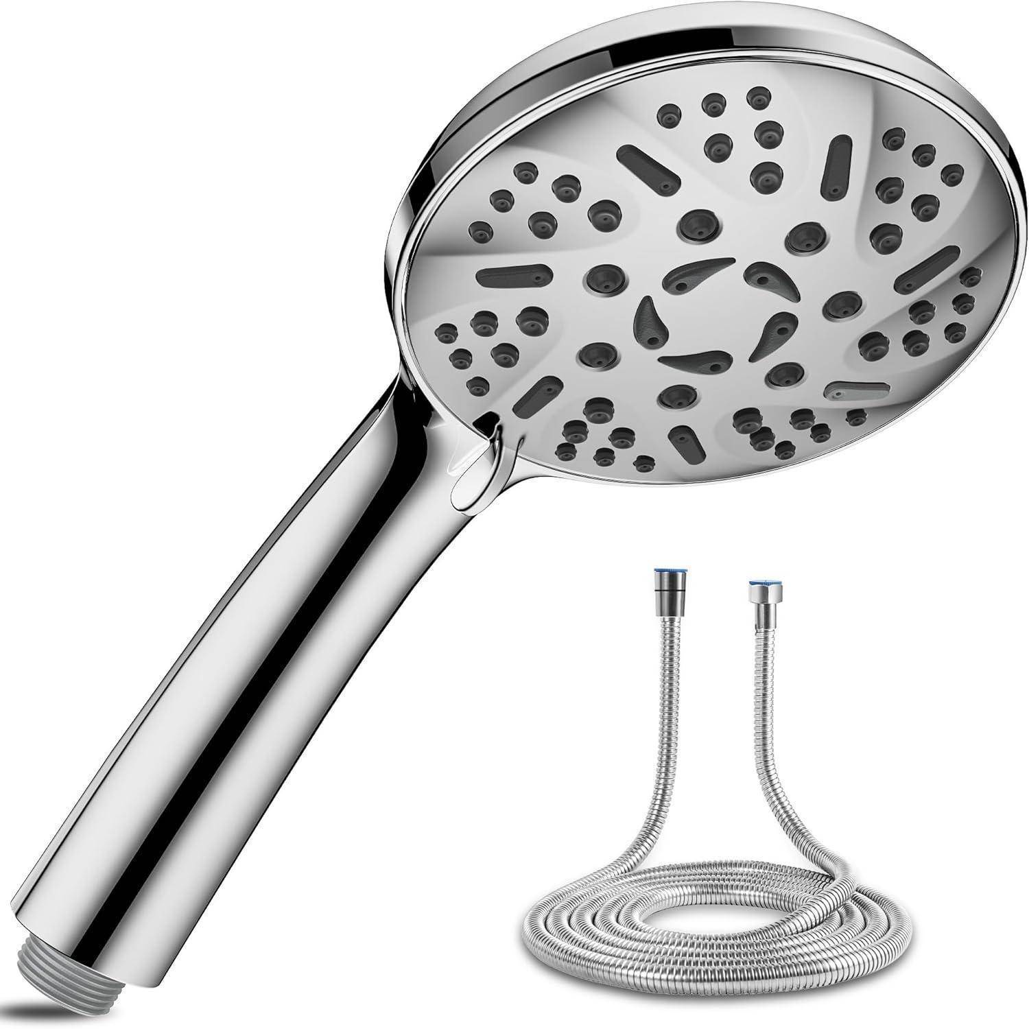 Eine Chrom-Handbrause mit mehreren Sprühdüsen, ausgestattet mit einem flexiblen Metallschlauch, entwickelt für verstellbare Wasserdurchflussmengen und einfache Installation.
