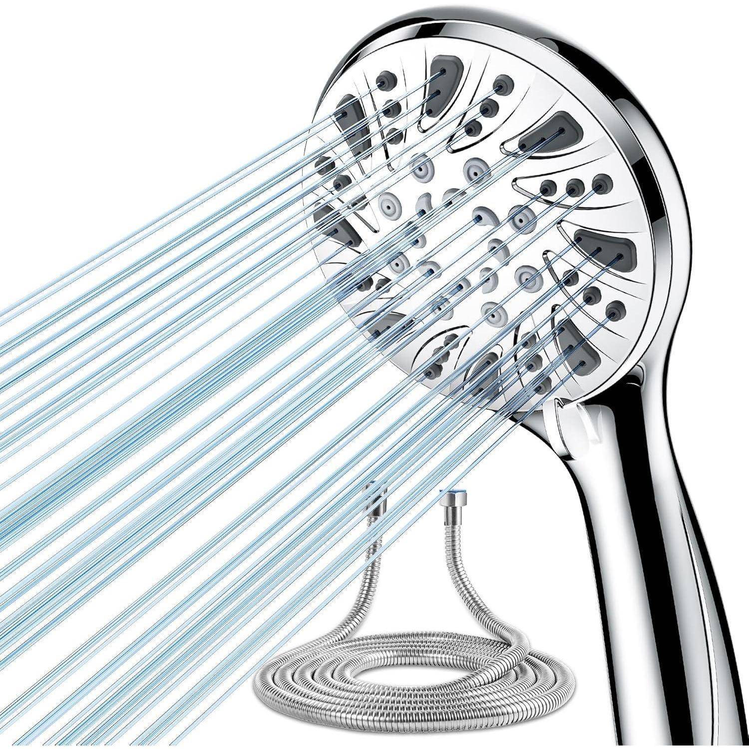 Eine Handbrause mit Wasserstrahl aus mehreren Düsen, dargestellt mit einem abnehmbaren Schlauch darunter, der das Wasserfluss-Feature hervorhebt.