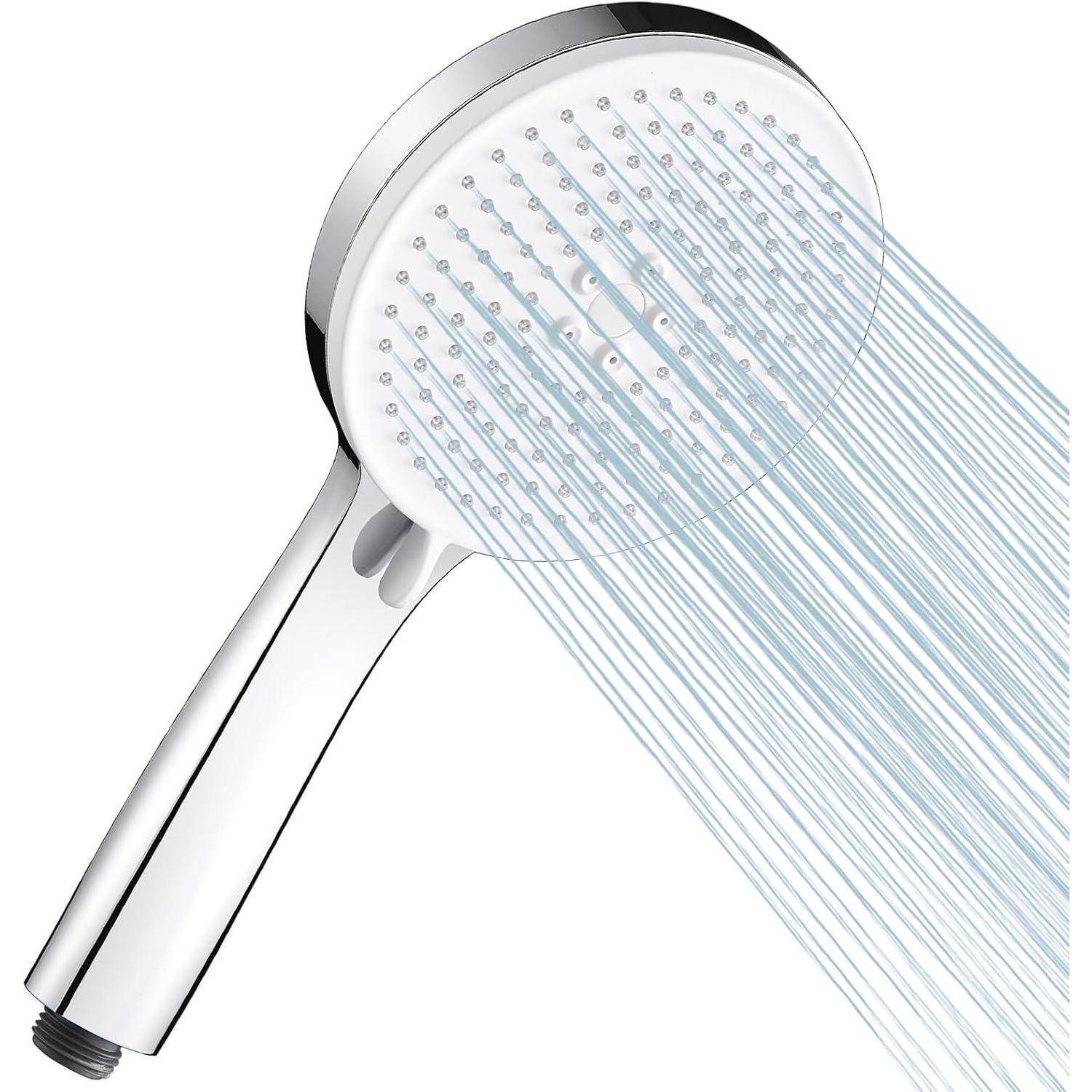 Eine Handbrause mit mehreren Wasserdüsen, die hellblaues Wasser versprühen und einen regenartigen Wasserfluss andeuten.