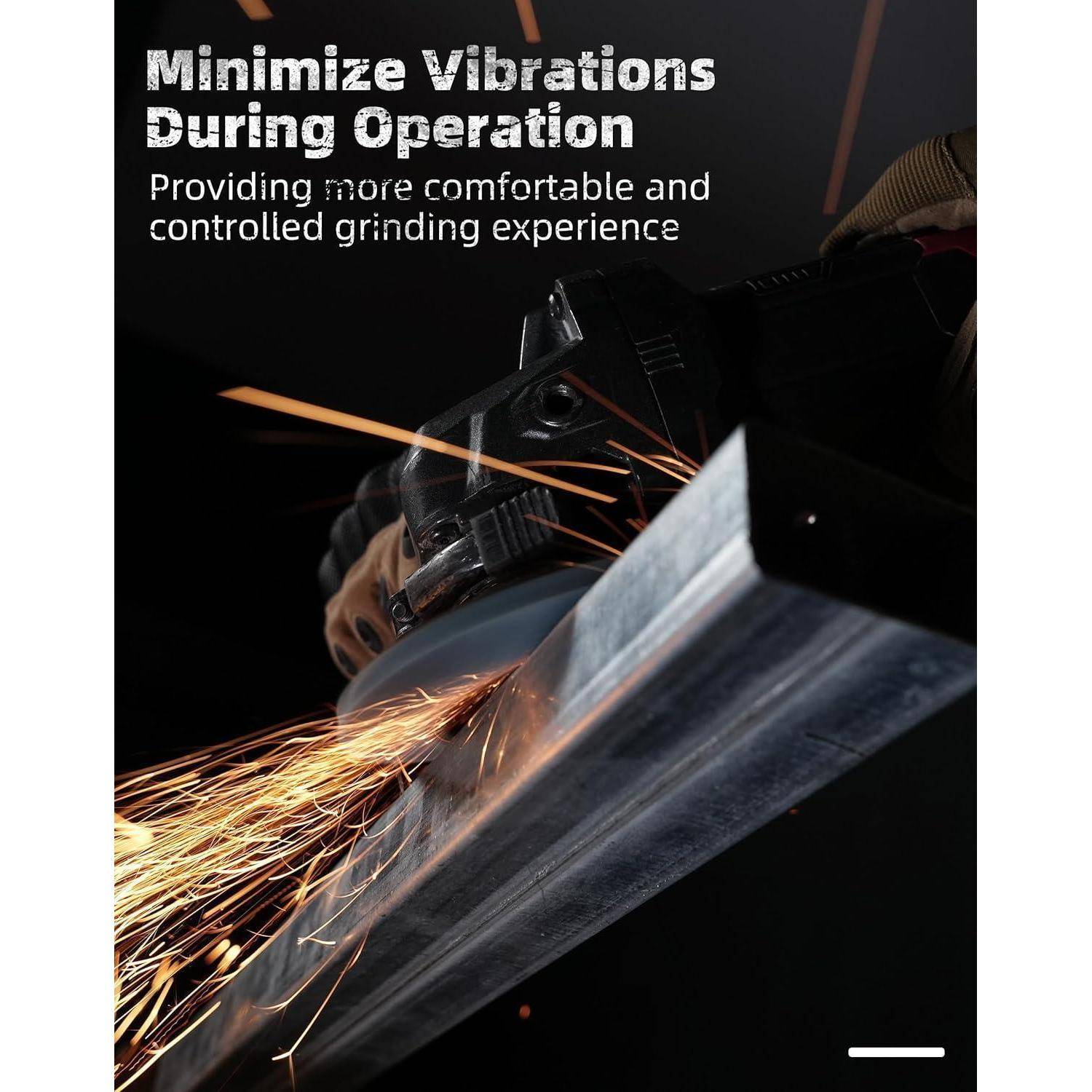 Eine Person verwendet eine Schleifmaschine, um eine Metalloberfläche zu glätten, wobei Funken sprühen. Text: 'Vibrationen während des Betriebs minimieren. Für ein angenehmeres und kontrolliertes Schleifvergnügen.