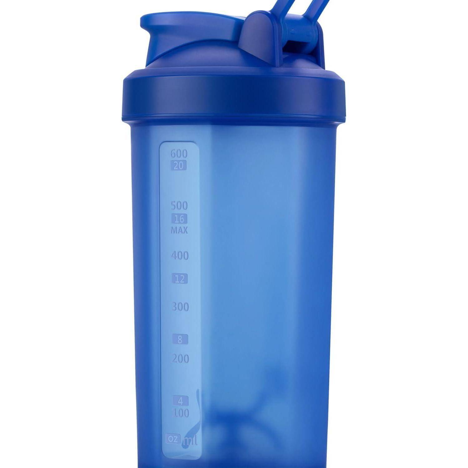 Eine blaue Shakerflasche mit Messmarkierungen bis zu 600 Milliliter.