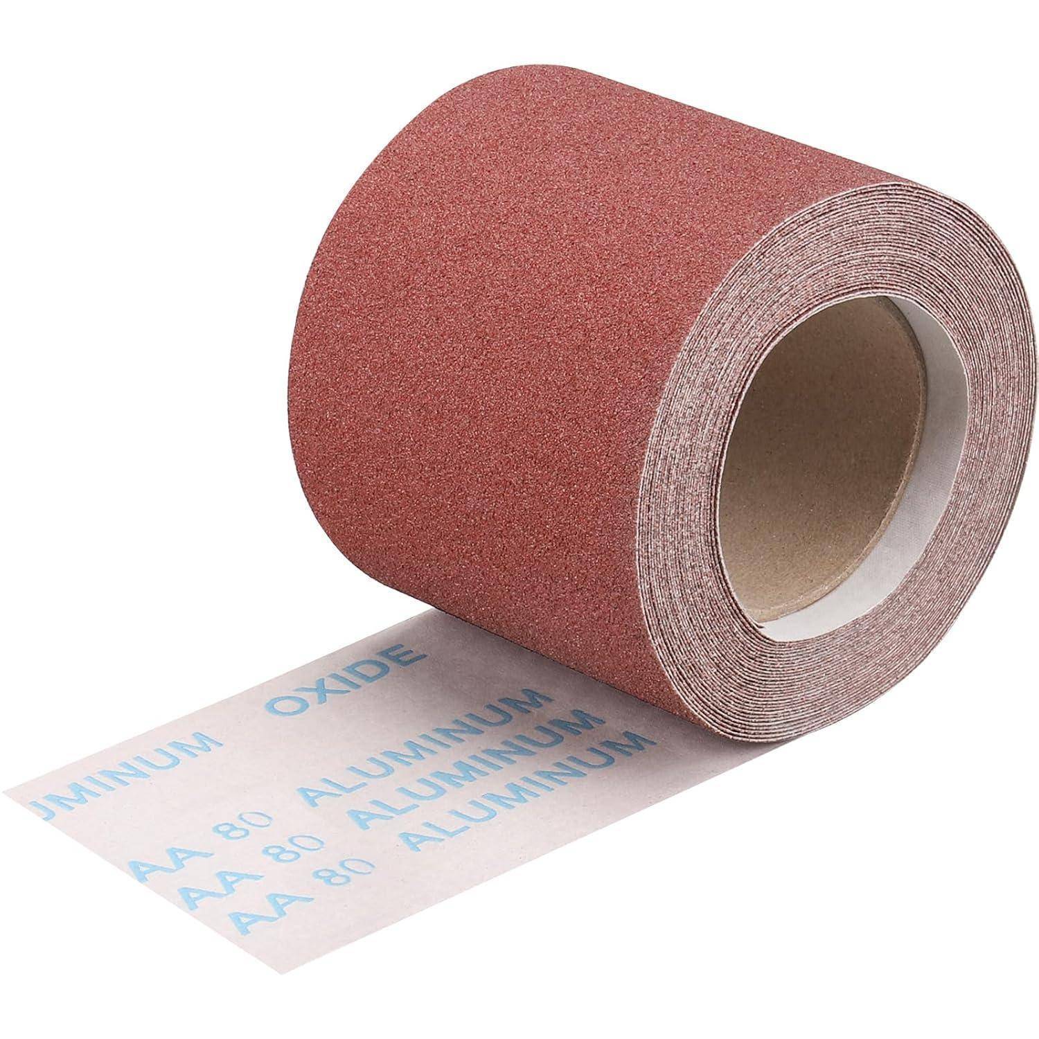 Eine Rolle Aluminiumoxid-Schleifpapier.