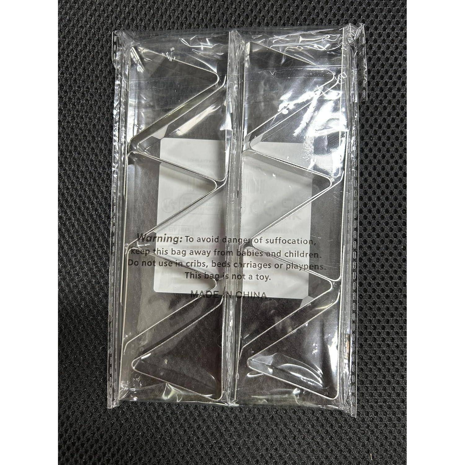 Kunststoffverpackung mit einem Warnhinweis zum Erstickungsrisiko. Es wird empfohlen, den Beutel von Babys und Kindern fernzuhalten.