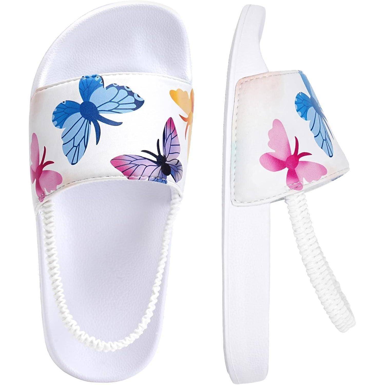Weiße Sandaletten mit bunten Schmetterlingsmustern, darunter blaue und rosa Schmetterlinge, dargestellt in Seiten- und Draufsicht.