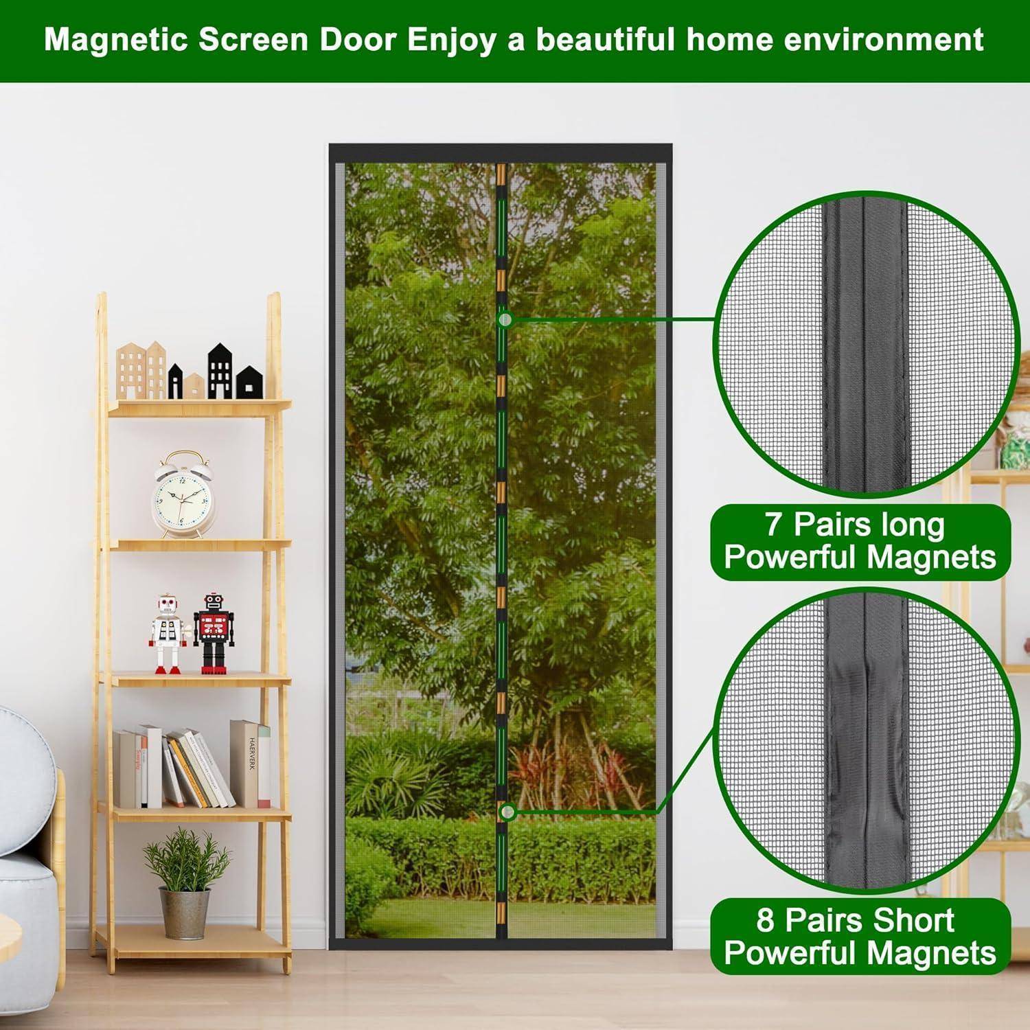 Magnetische Fliegengittertür mit Bäumen, die durch sie hindurch sichtbar sind; ausgestattet mit 7 Paaren langer Magnete und 8 Paaren kurzer Magnete für einen sicheren Verschluss.