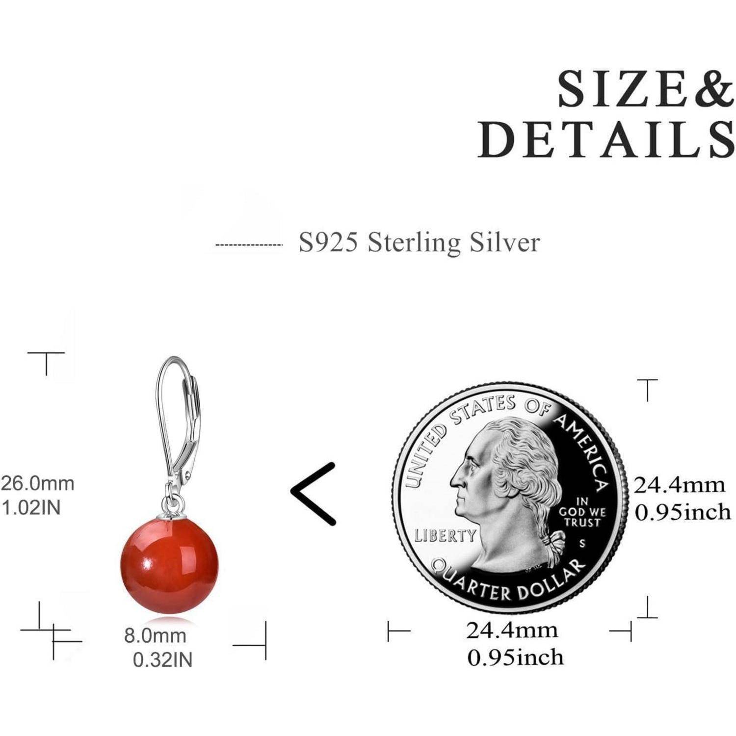 Ohrringe mit roter Perle von 8,0 mm (0,32 Zoll) im Größenvergleich mit einer US-Vierteldollar-Münze. Gefertigt aus S925 Sterlingsilber.